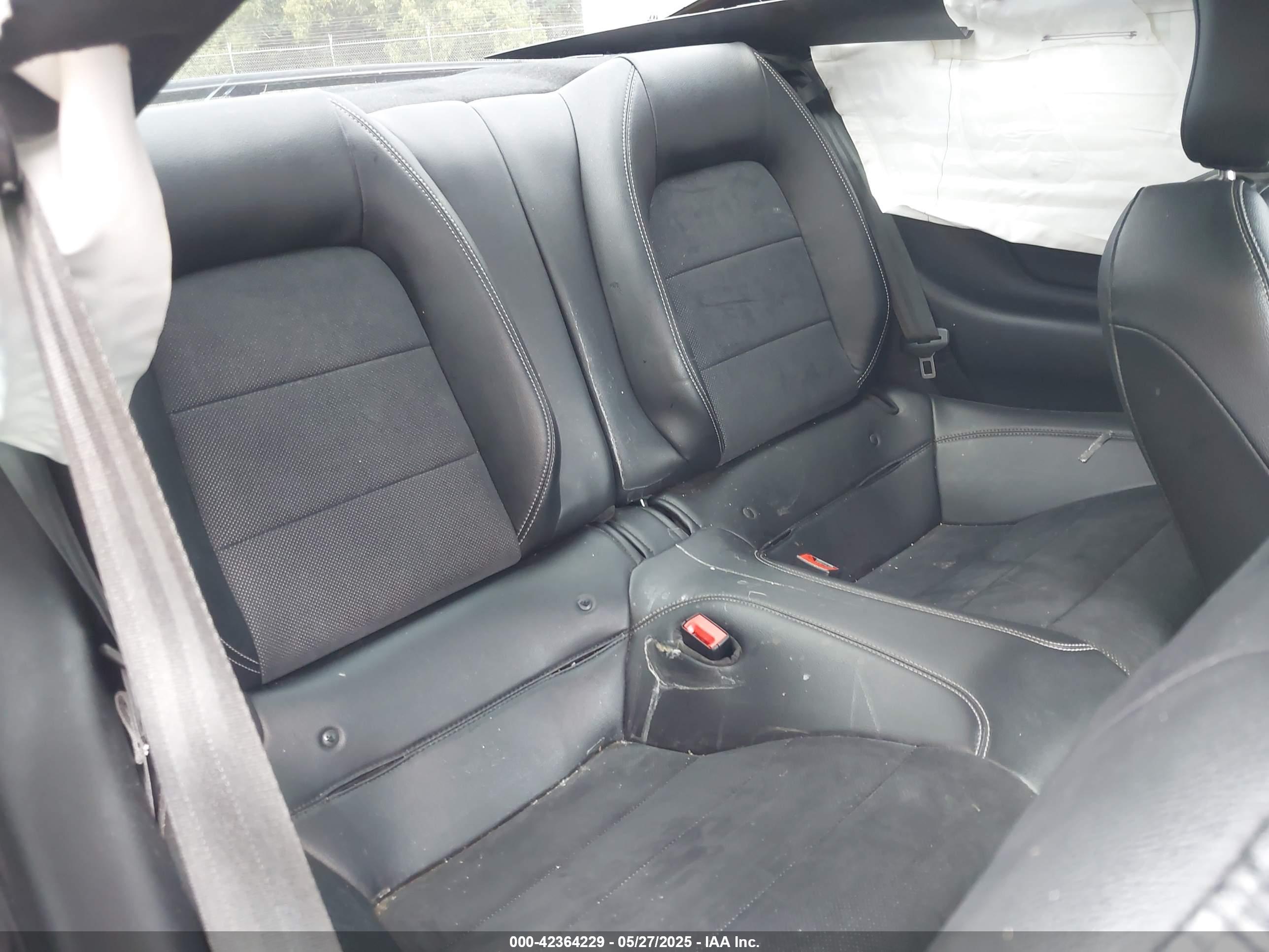 FORD MUSTANG image 8