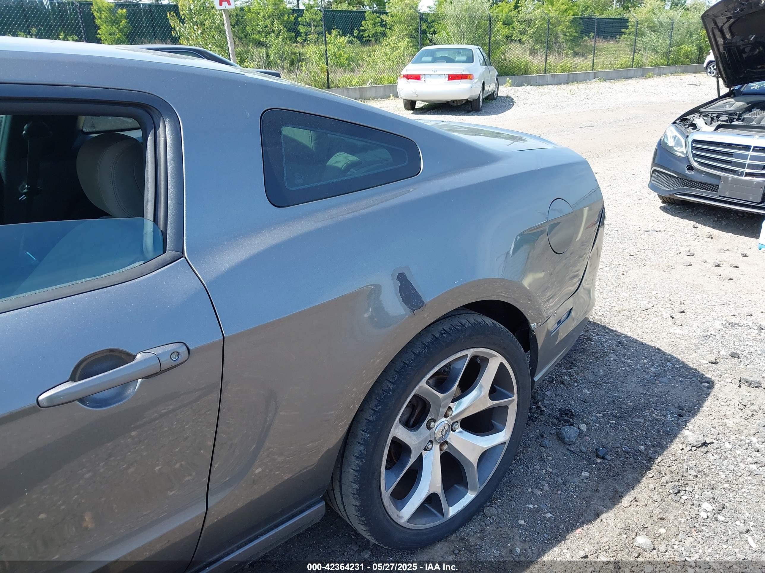 FORD MUSTANG image 6