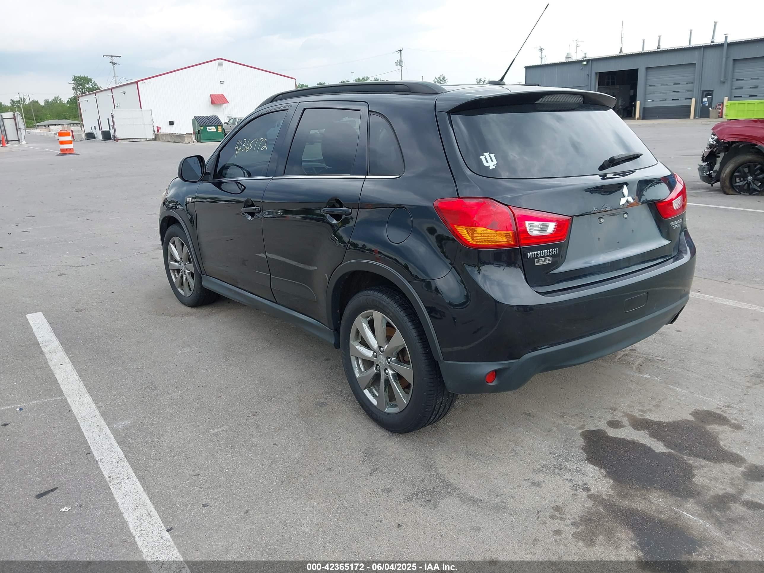 MITSUBISHI OUTLANDER image 3