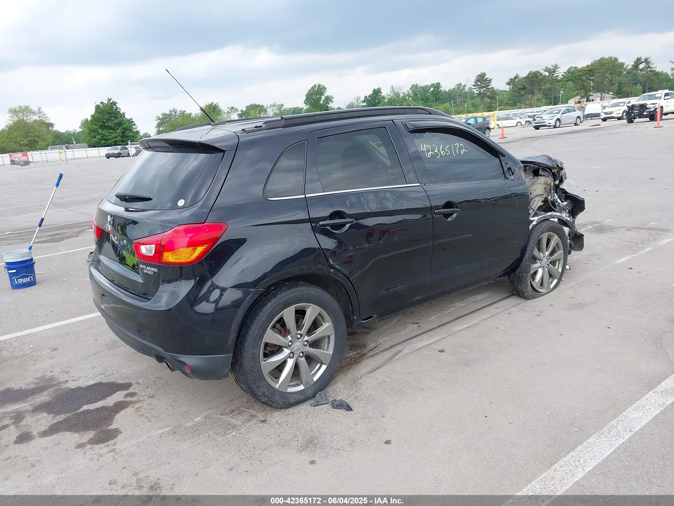 MITSUBISHI OUTLANDER image 4