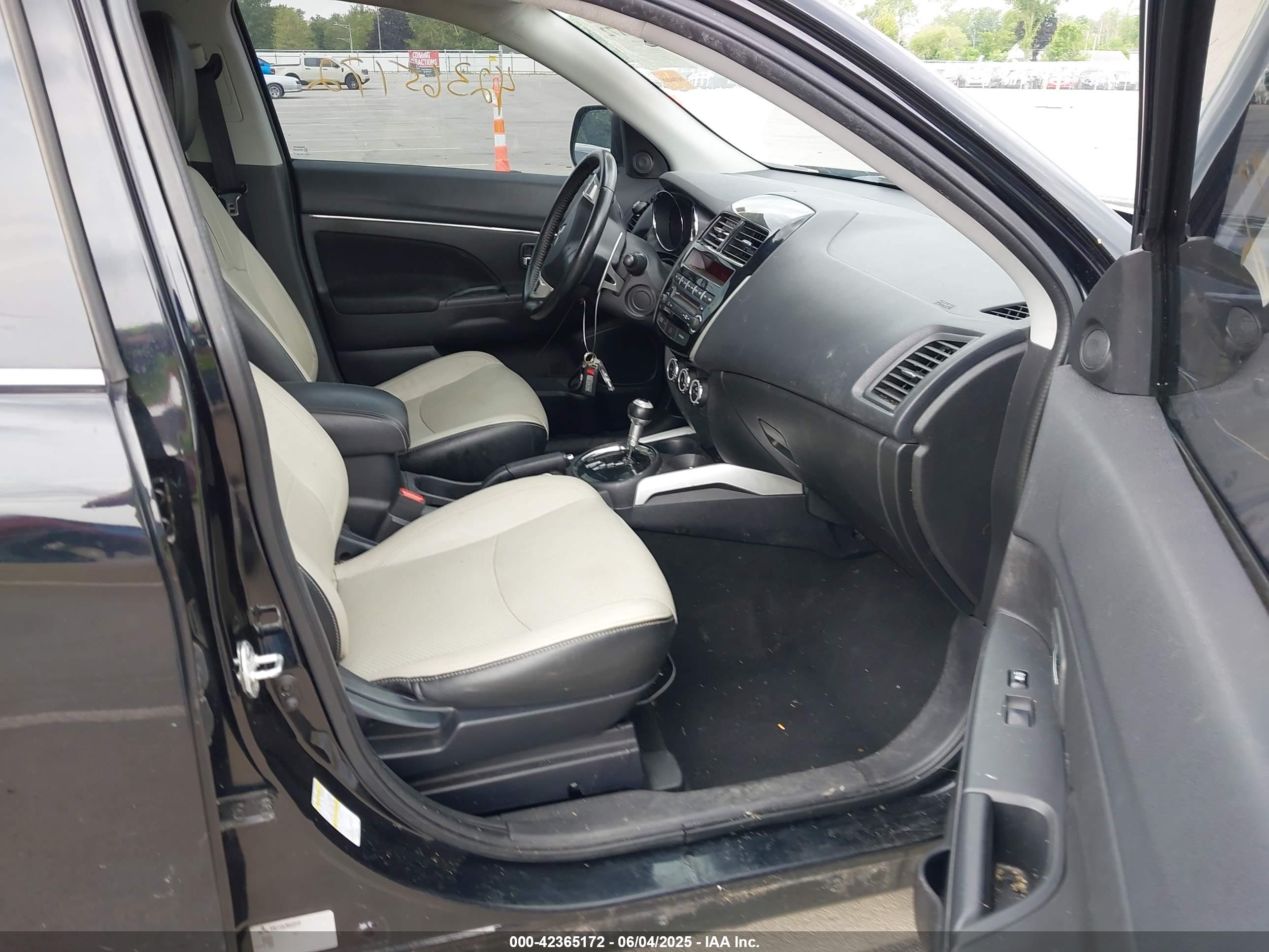 MITSUBISHI OUTLANDER image 5