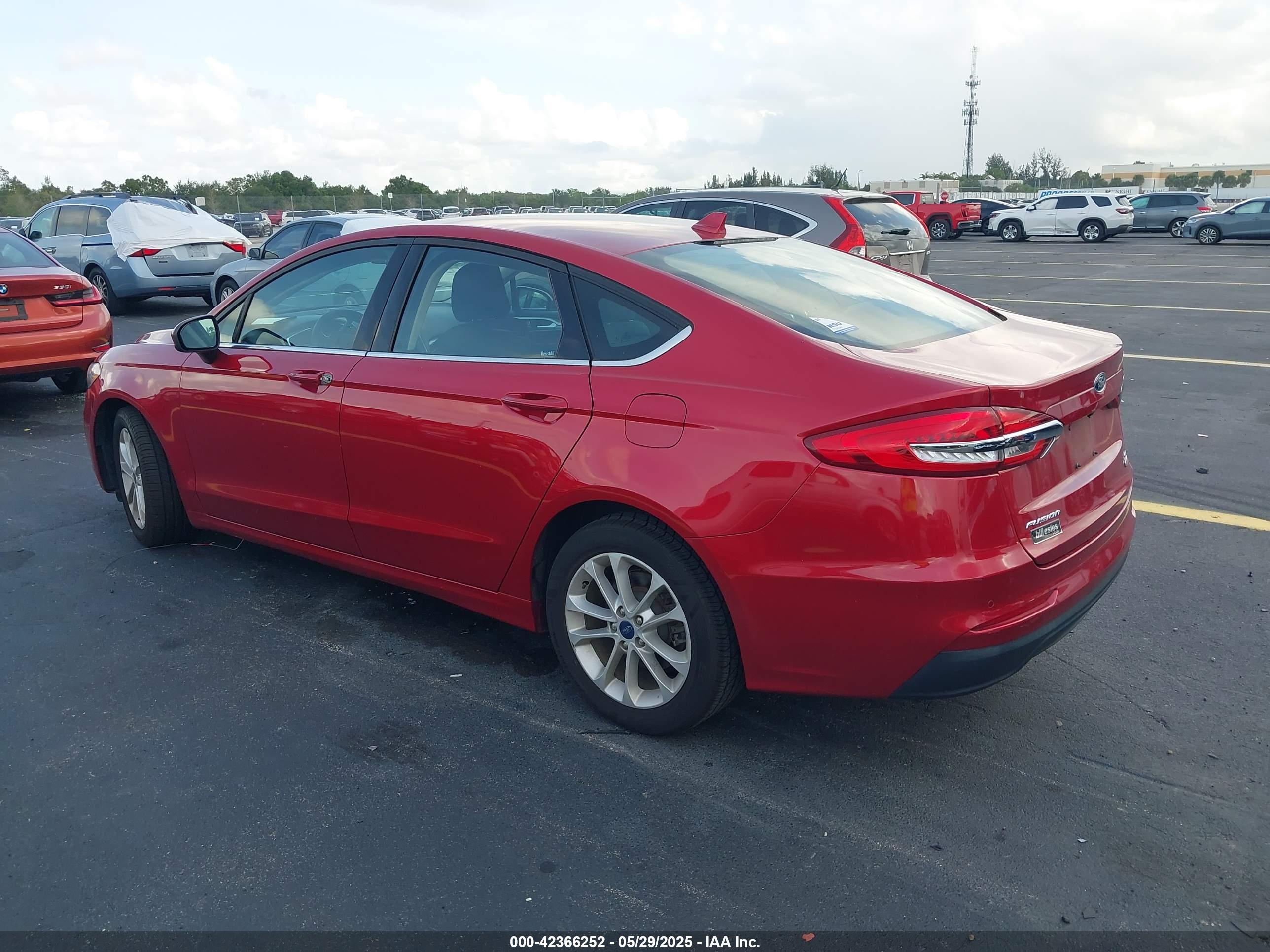 FORD FUSION image 3