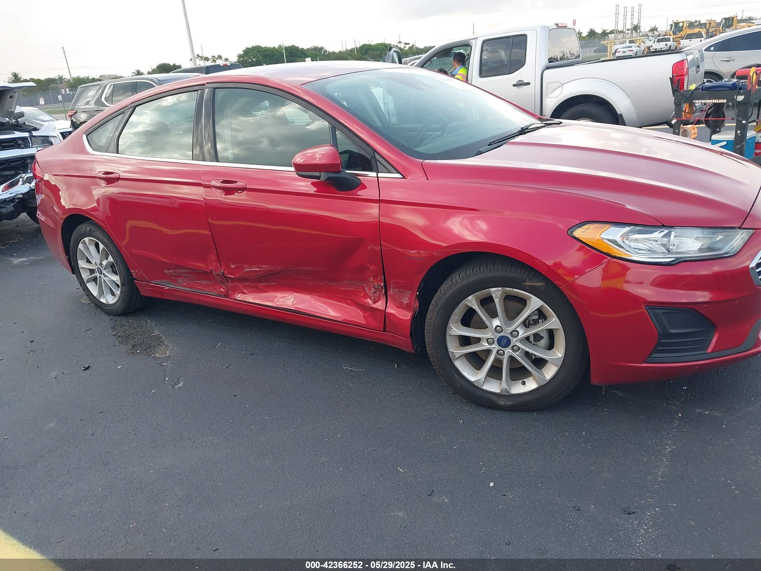 FORD FUSION image 6