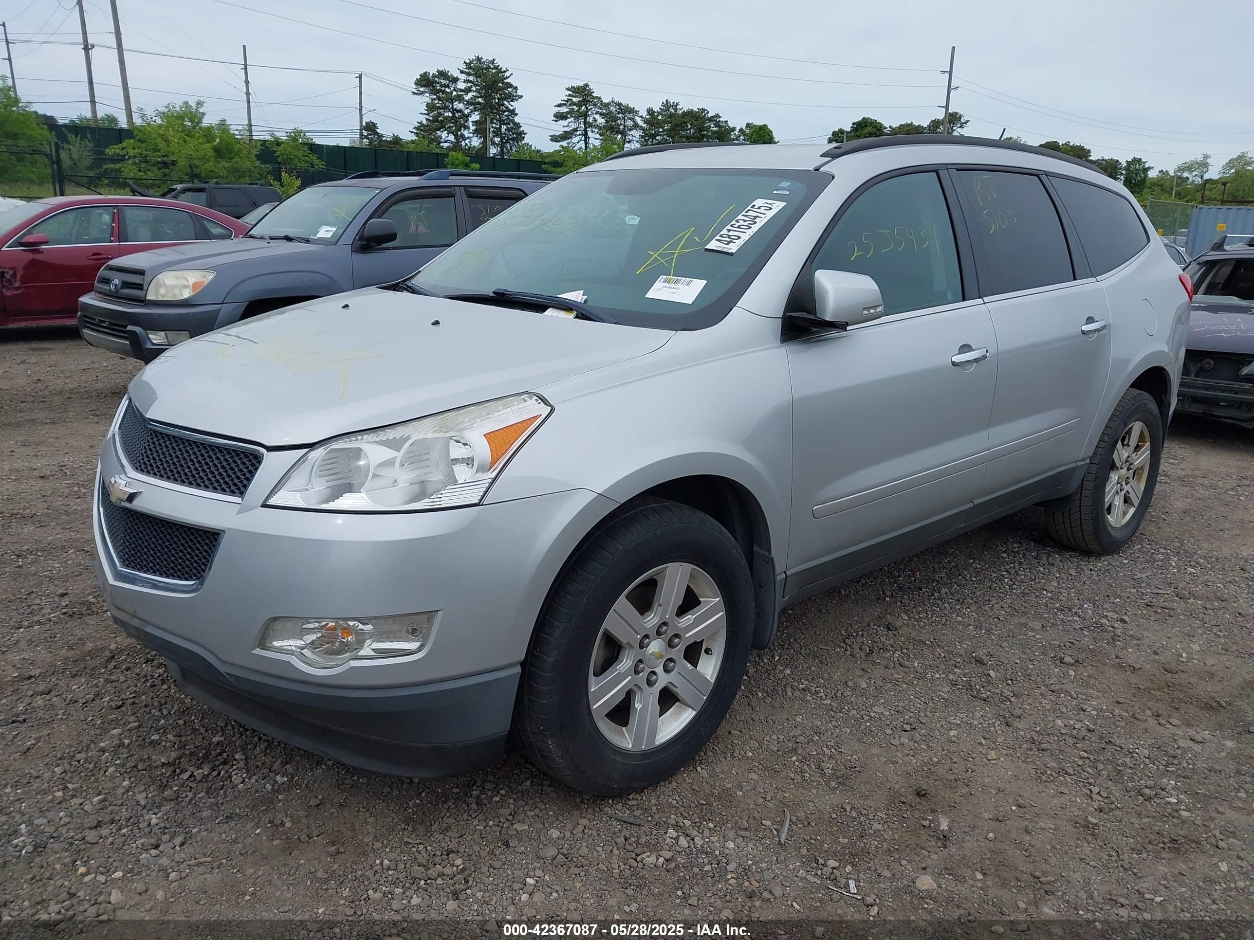 CHEVROLET TRAVERSE image 2