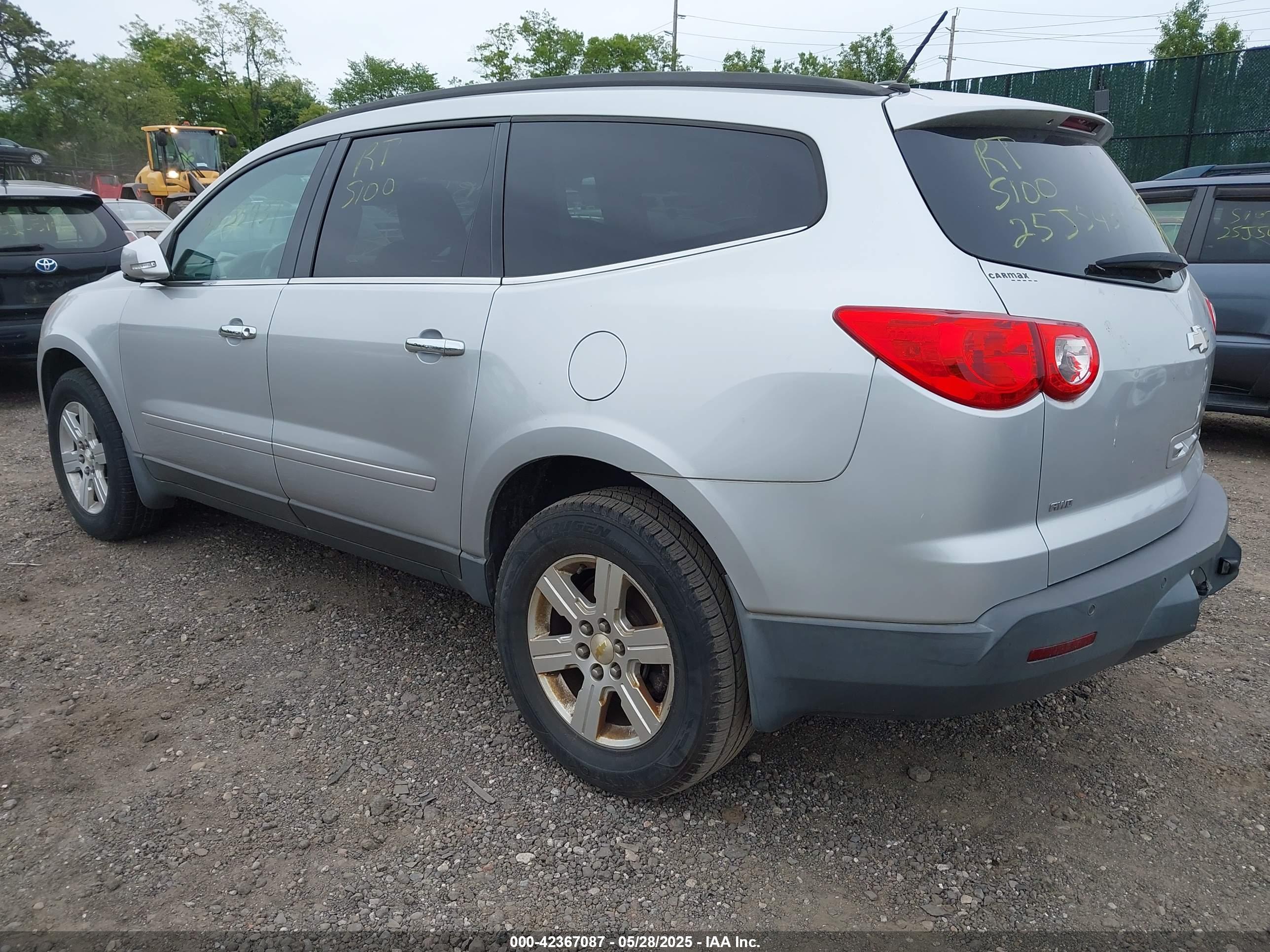 CHEVROLET TRAVERSE image 3