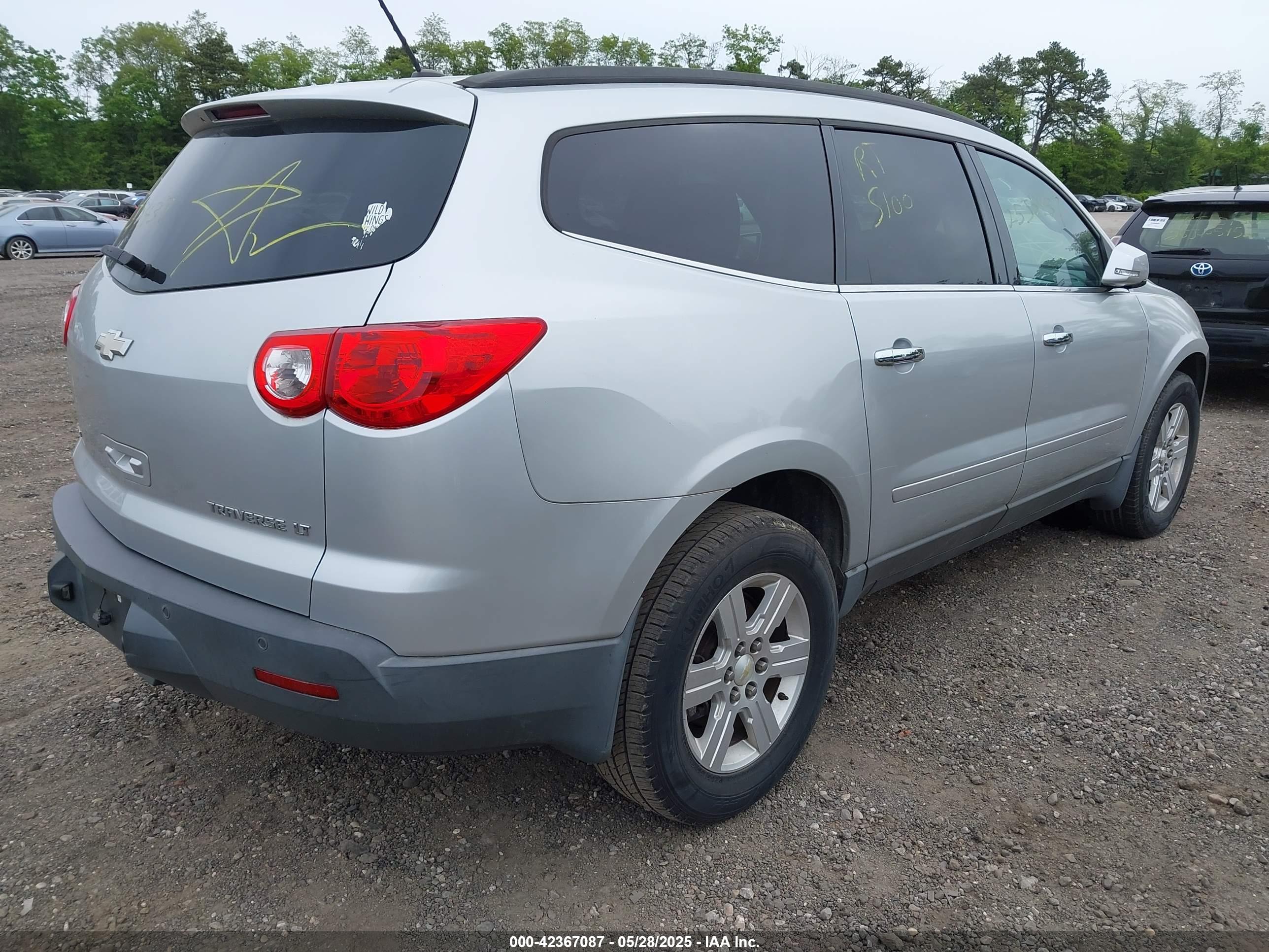 CHEVROLET TRAVERSE image 4