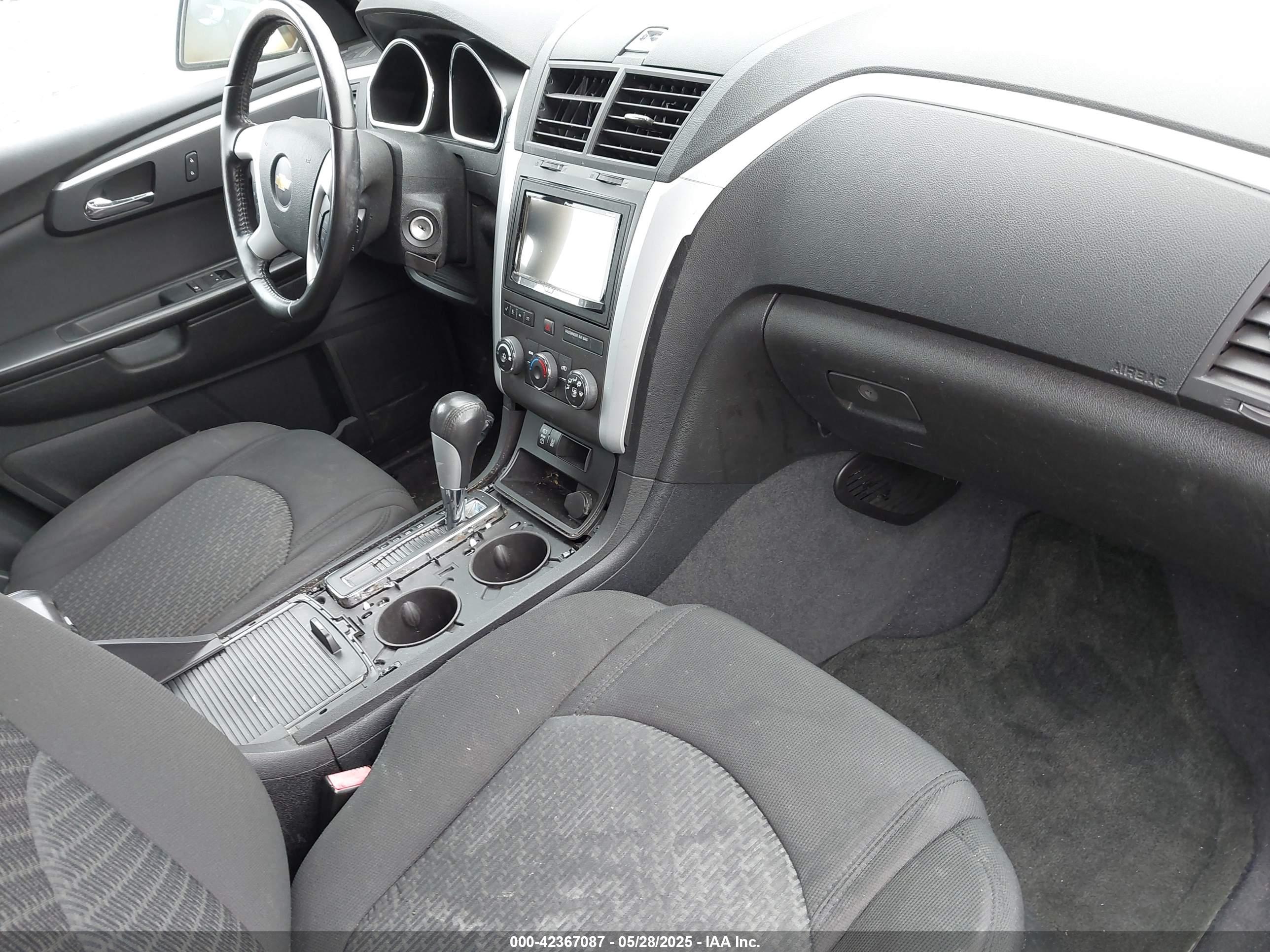 CHEVROLET TRAVERSE image 5