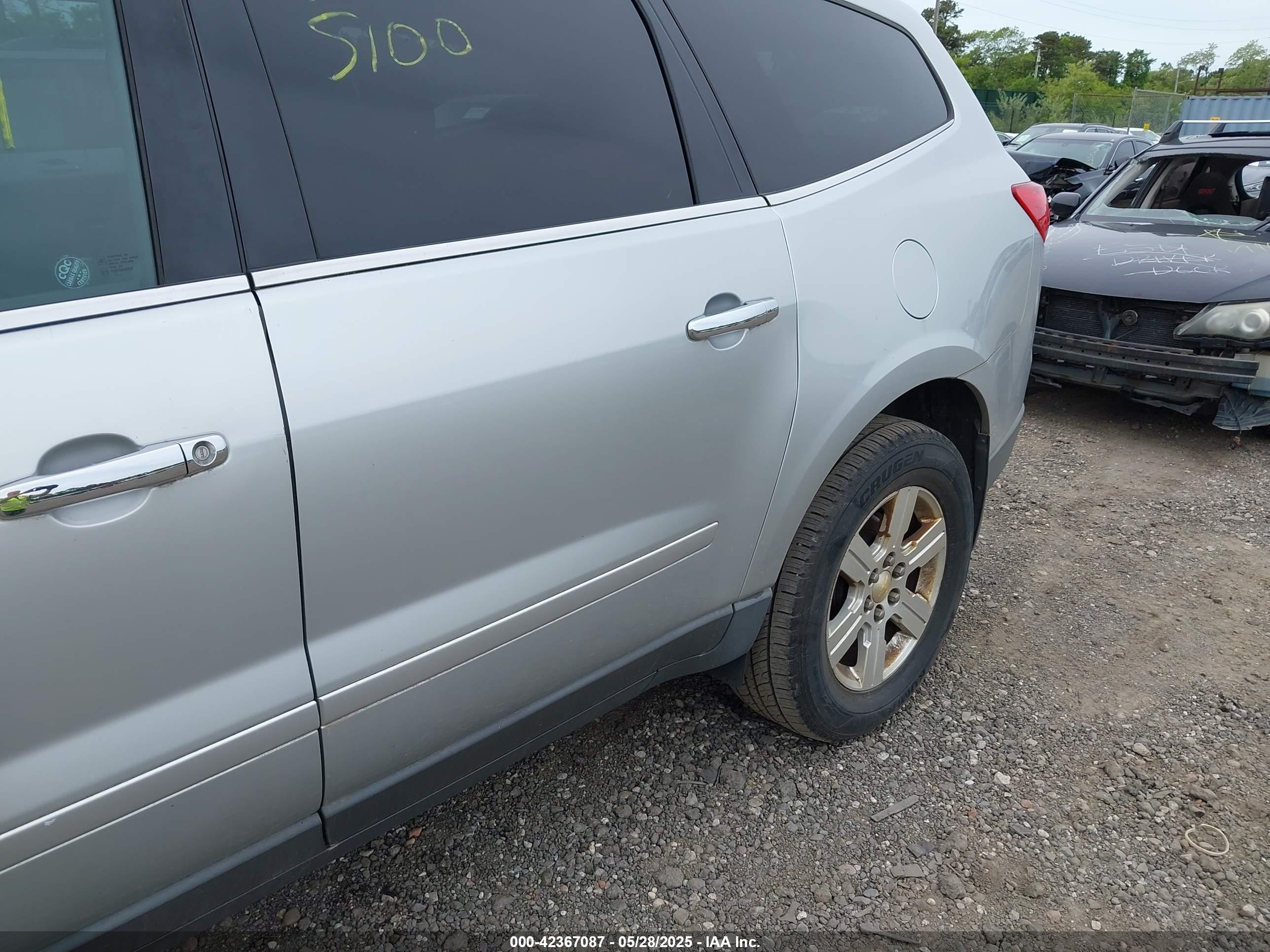 CHEVROLET TRAVERSE image 6