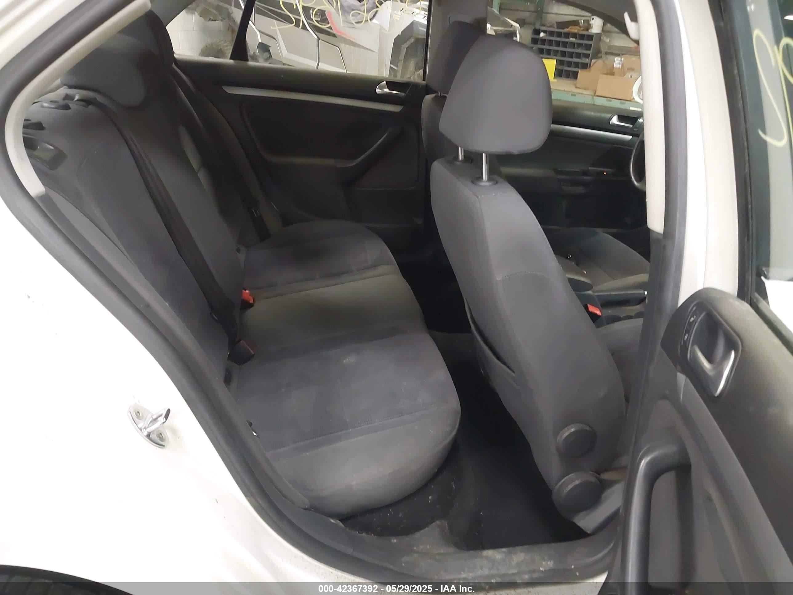 VOLKSWAGEN JETTA image 8