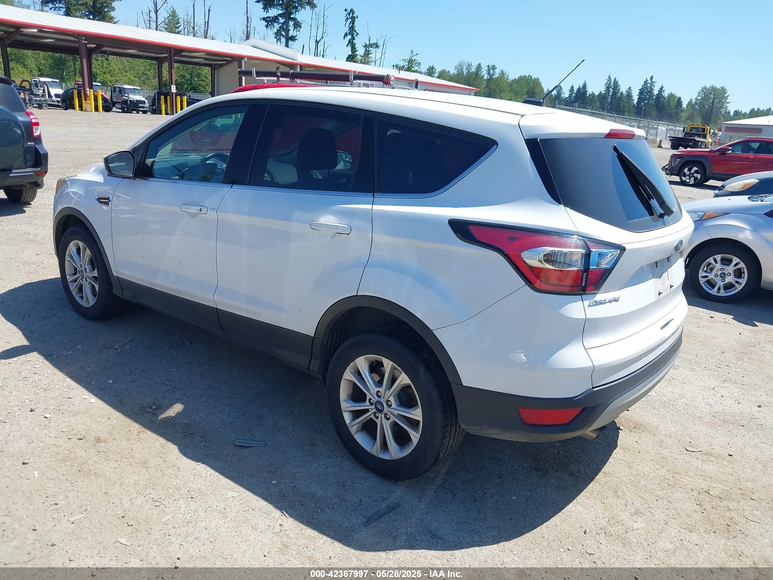FORD ESCAPE image 3