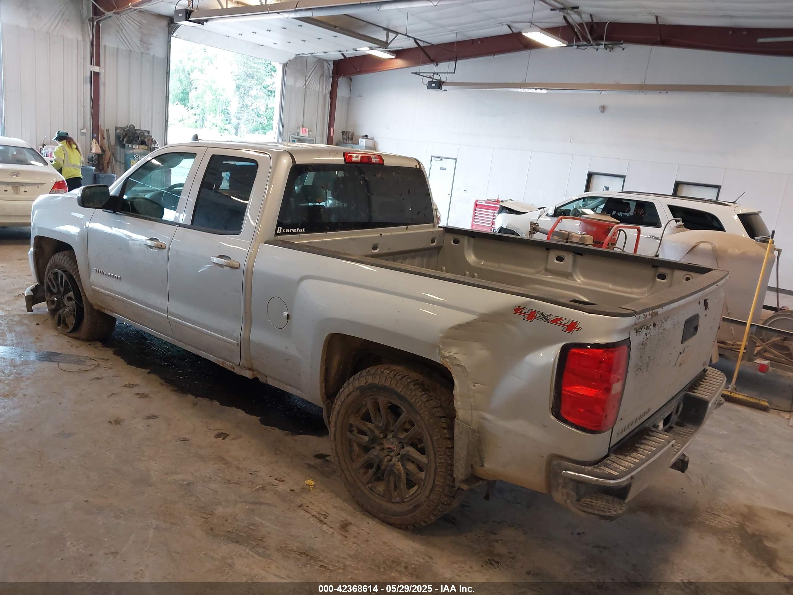 CHEVROLET SILVERADO image 3