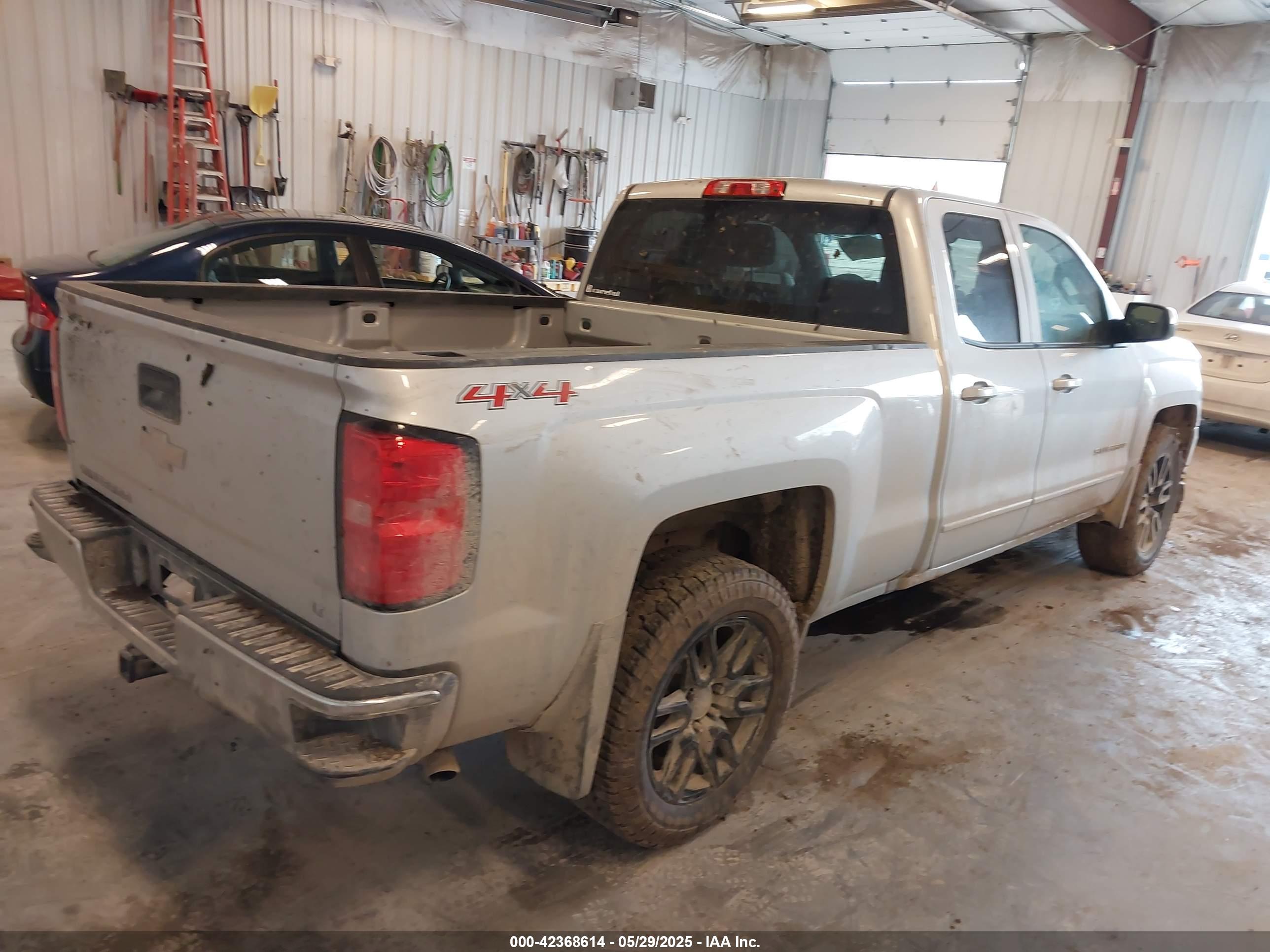 CHEVROLET SILVERADO image 4