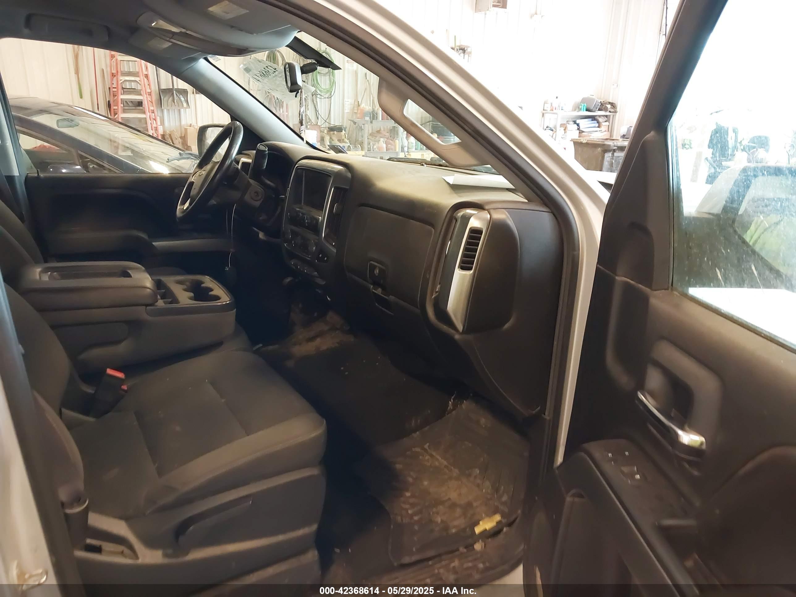 CHEVROLET SILVERADO image 5