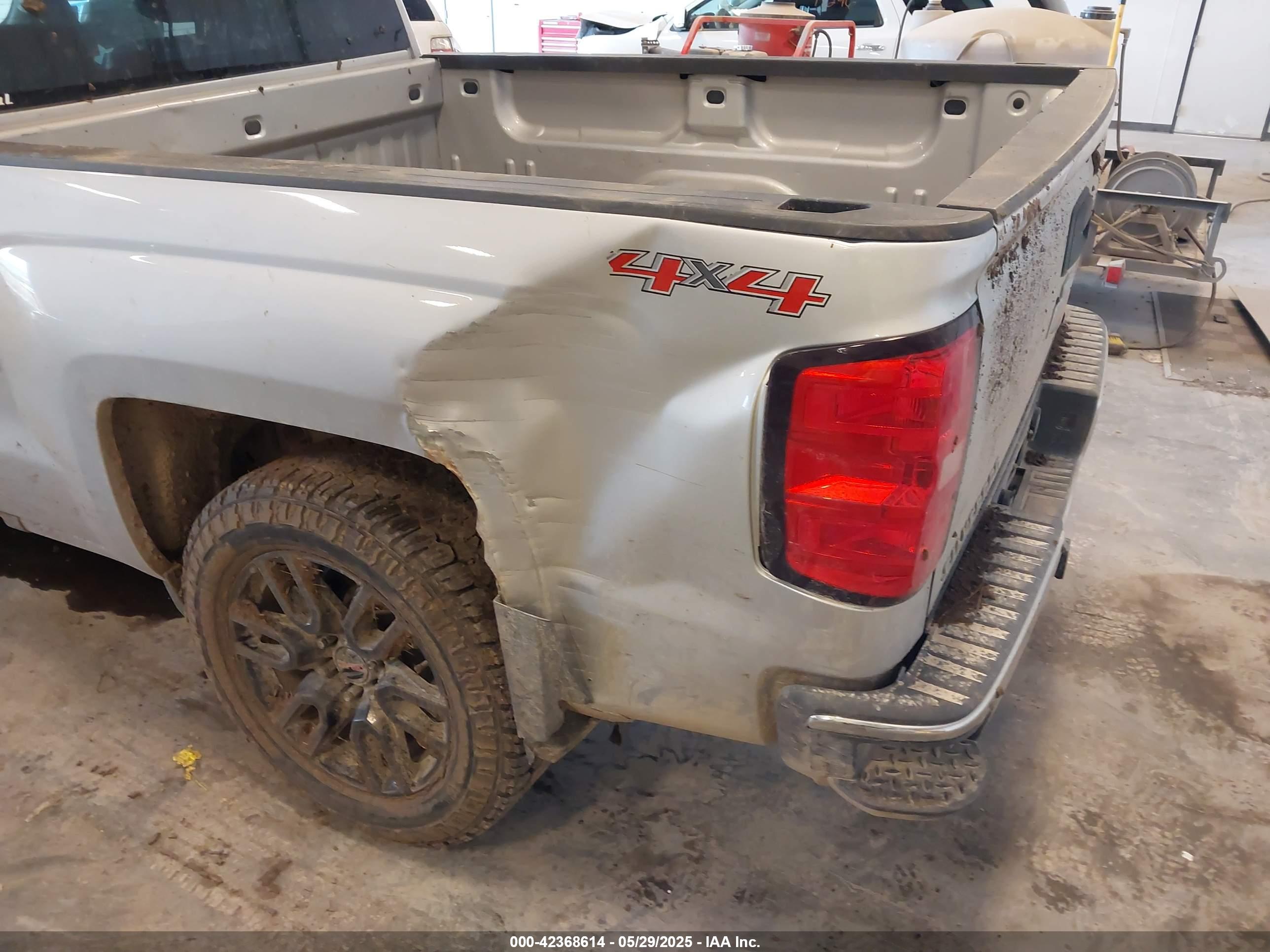 CHEVROLET SILVERADO image 6