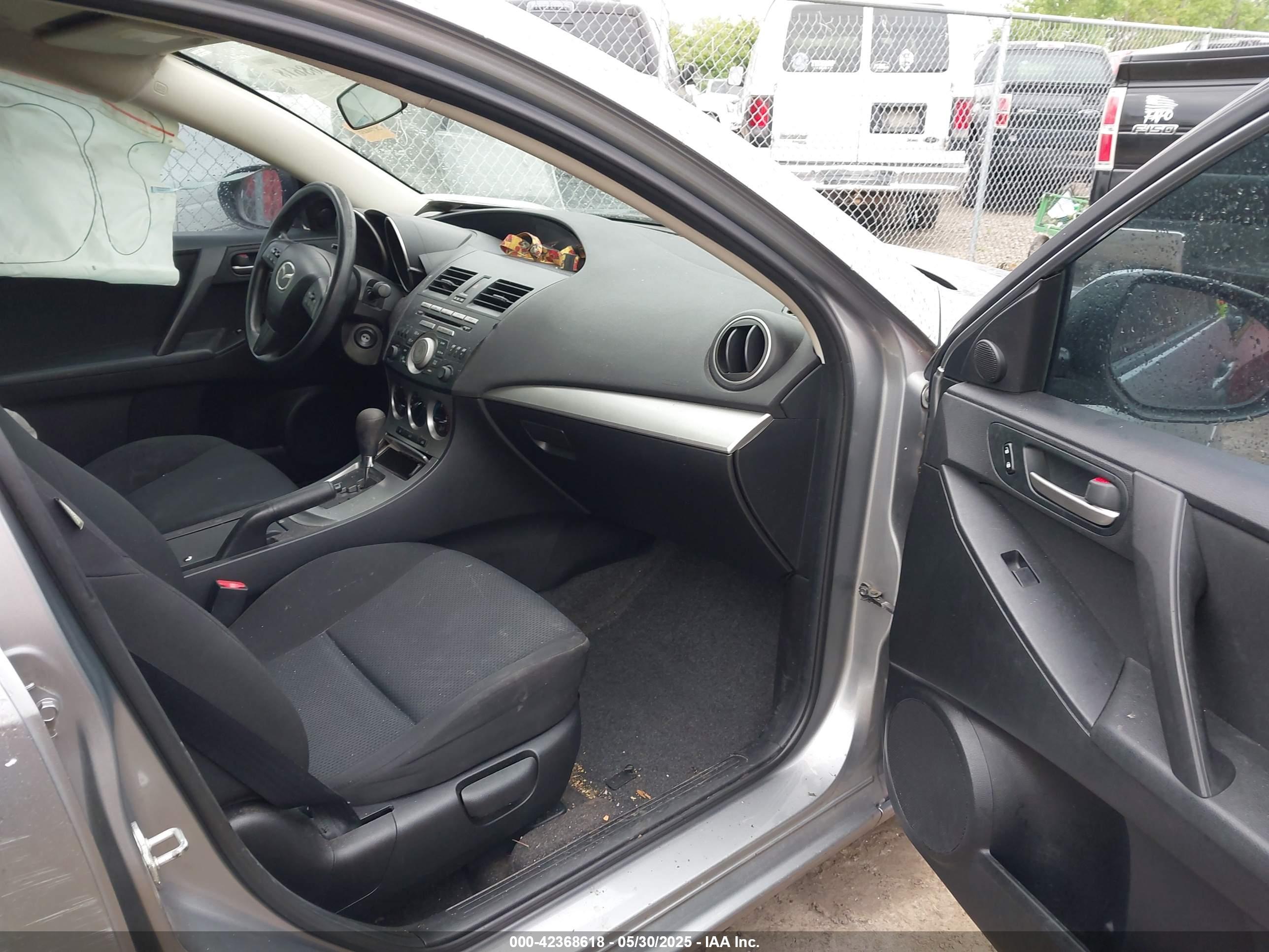 MAZDA MAZDA3 image 5