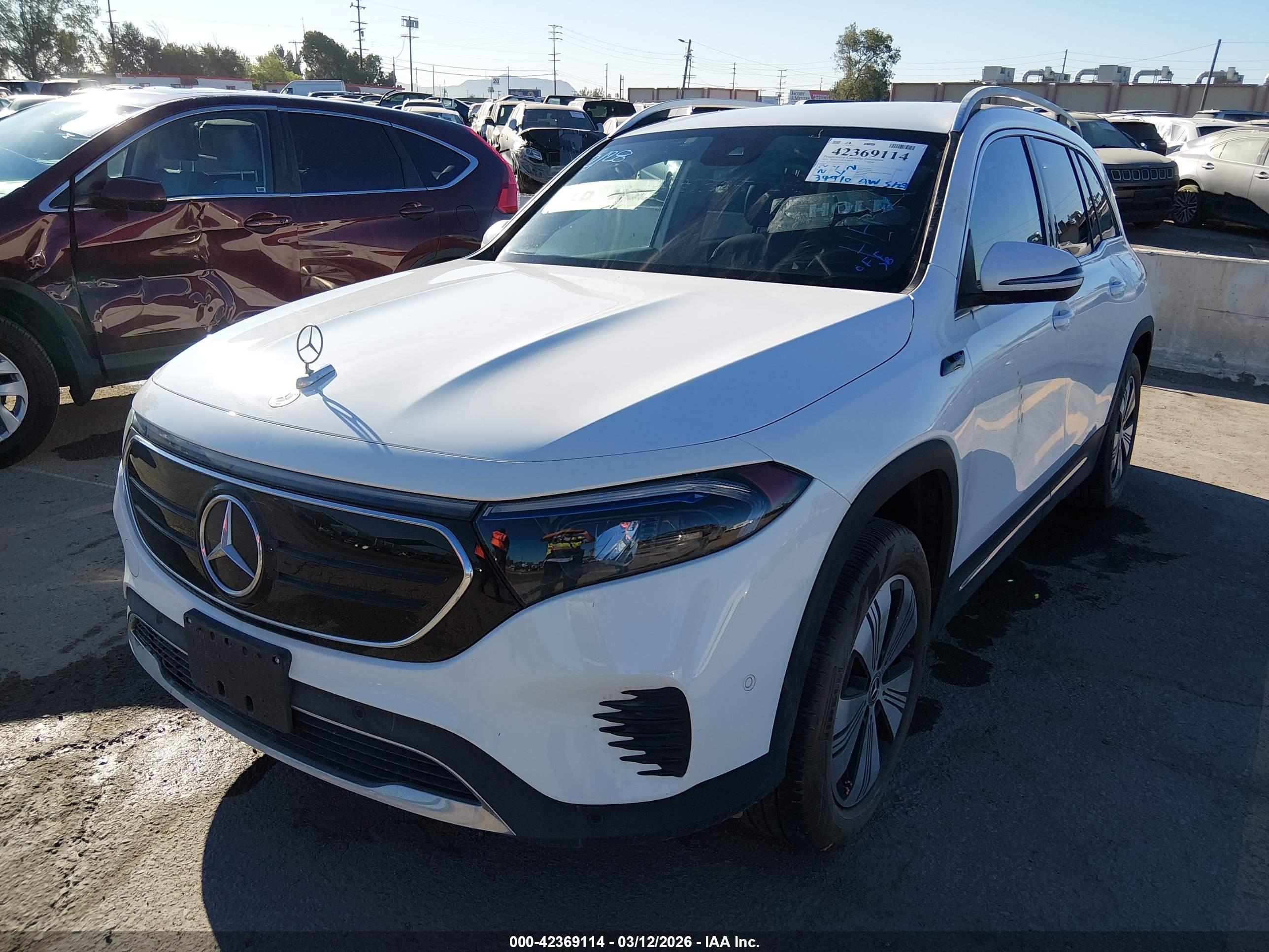 MERCEDES-BENZ EQB image 2