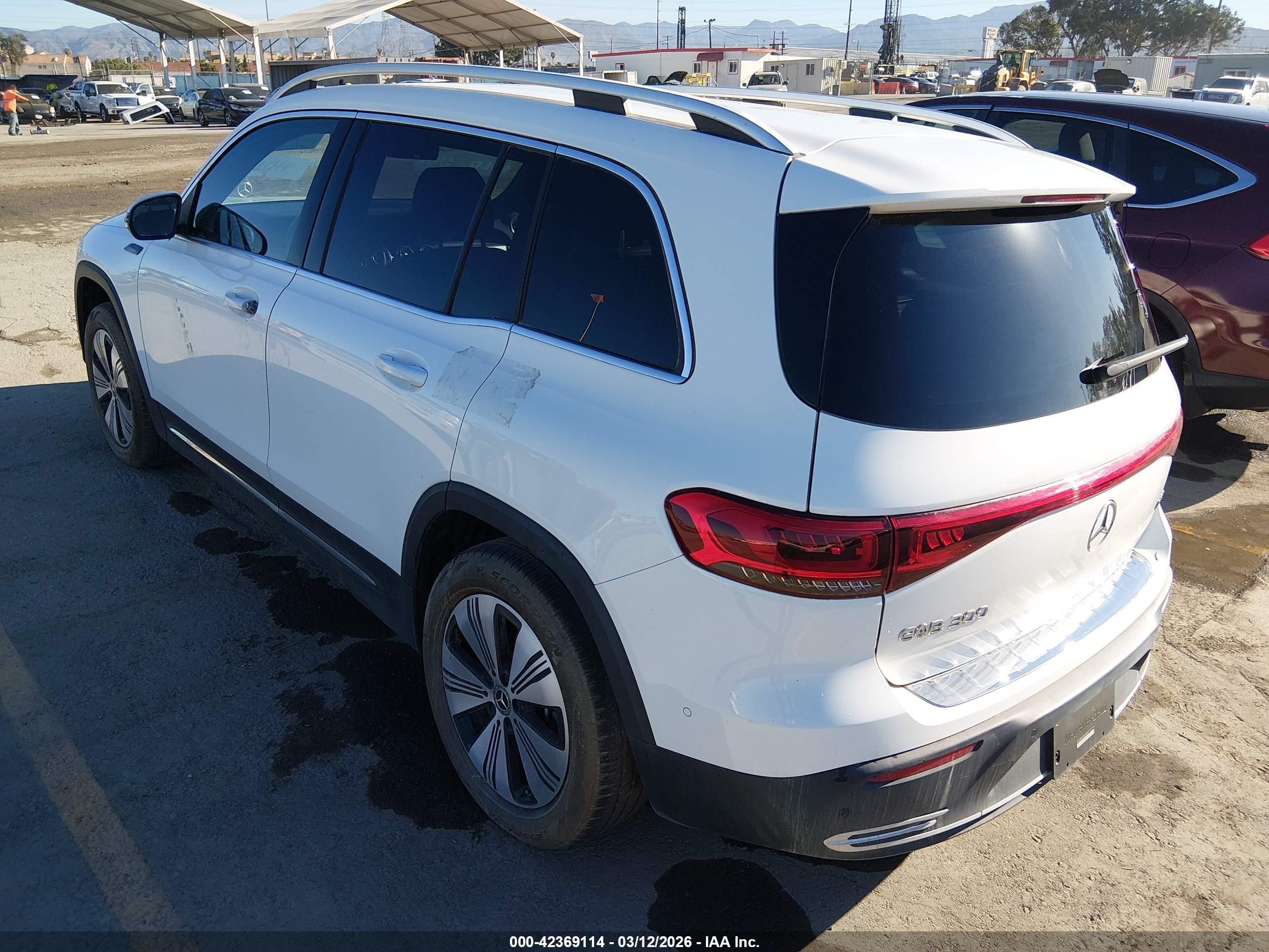 MERCEDES-BENZ EQB image 3