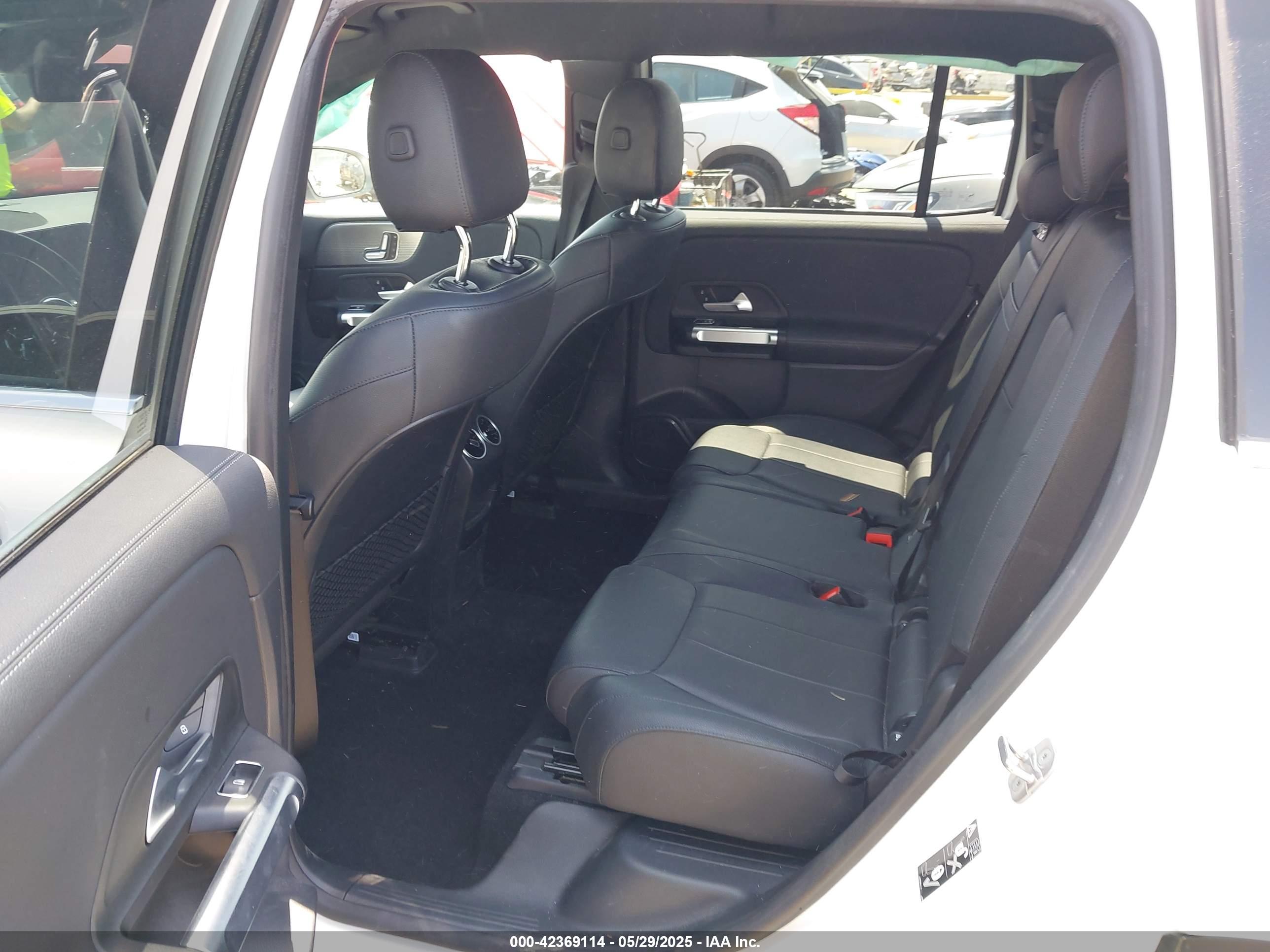 MERCEDES-BENZ EQB image 8