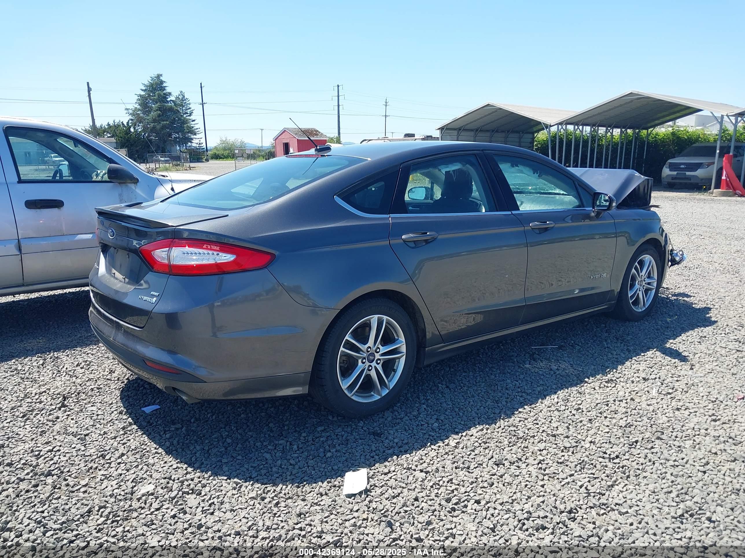 FORD FUSION image 4