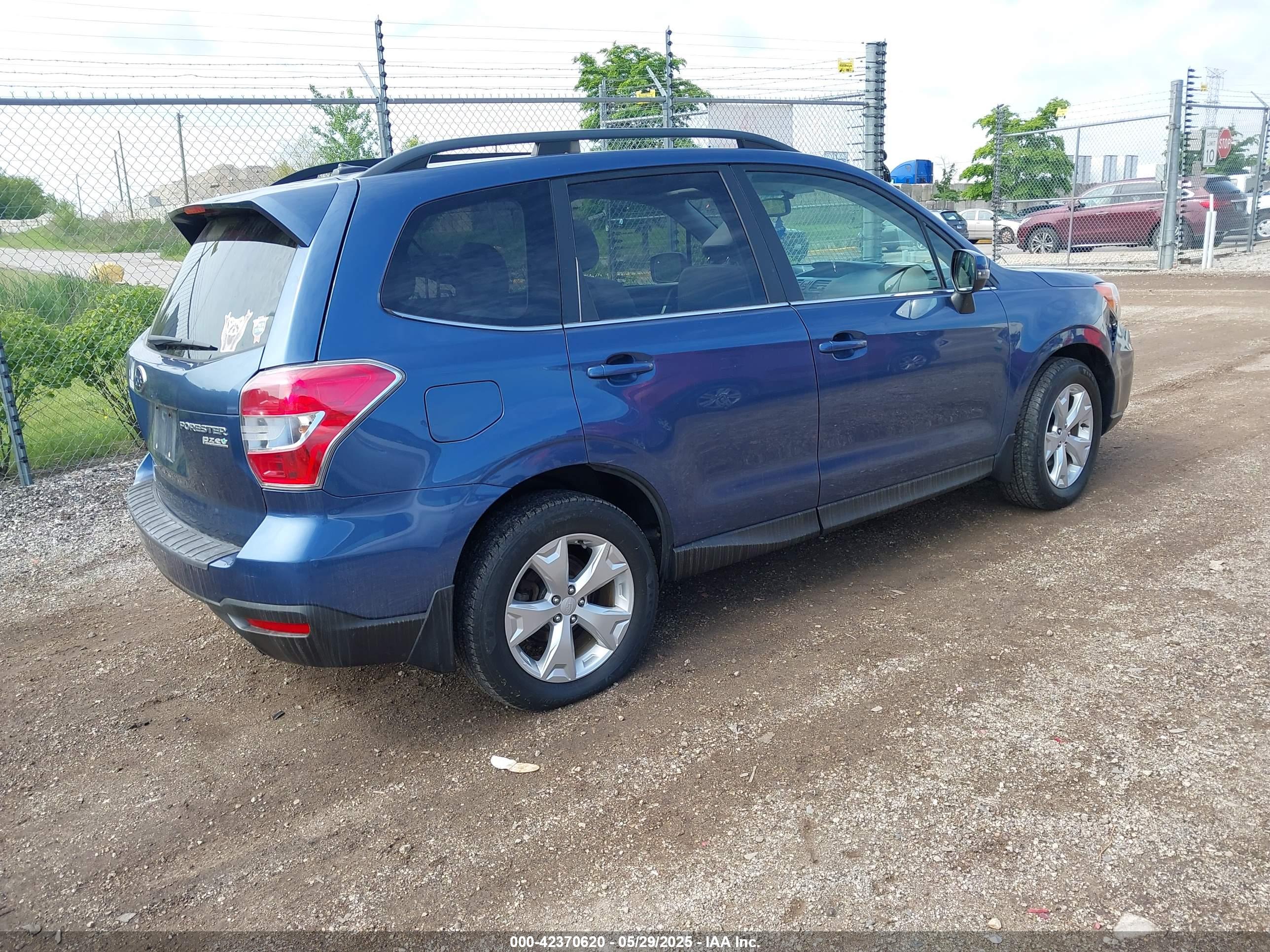 SUBARU FORESTER image 4