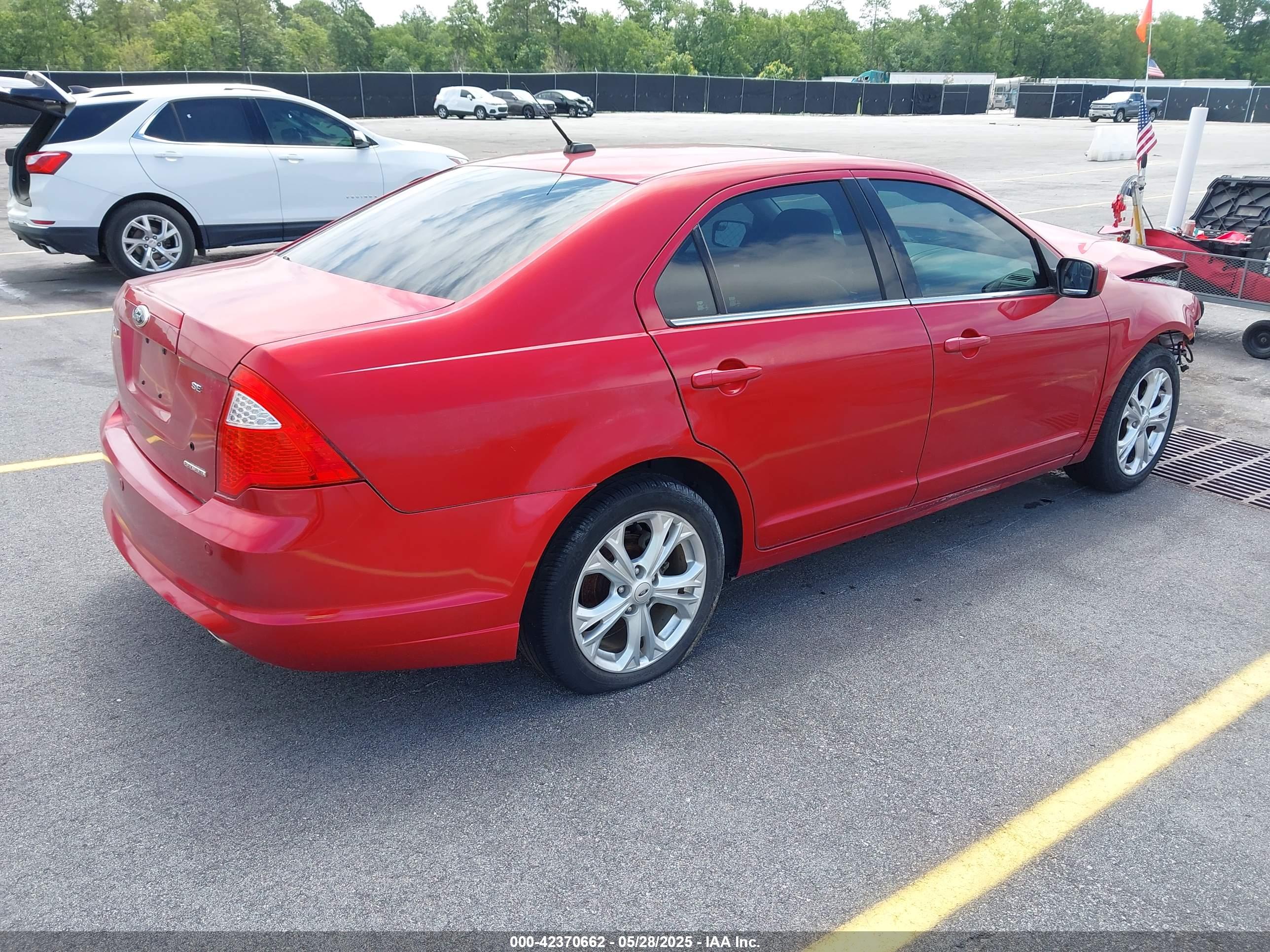 FORD FUSION image 4
