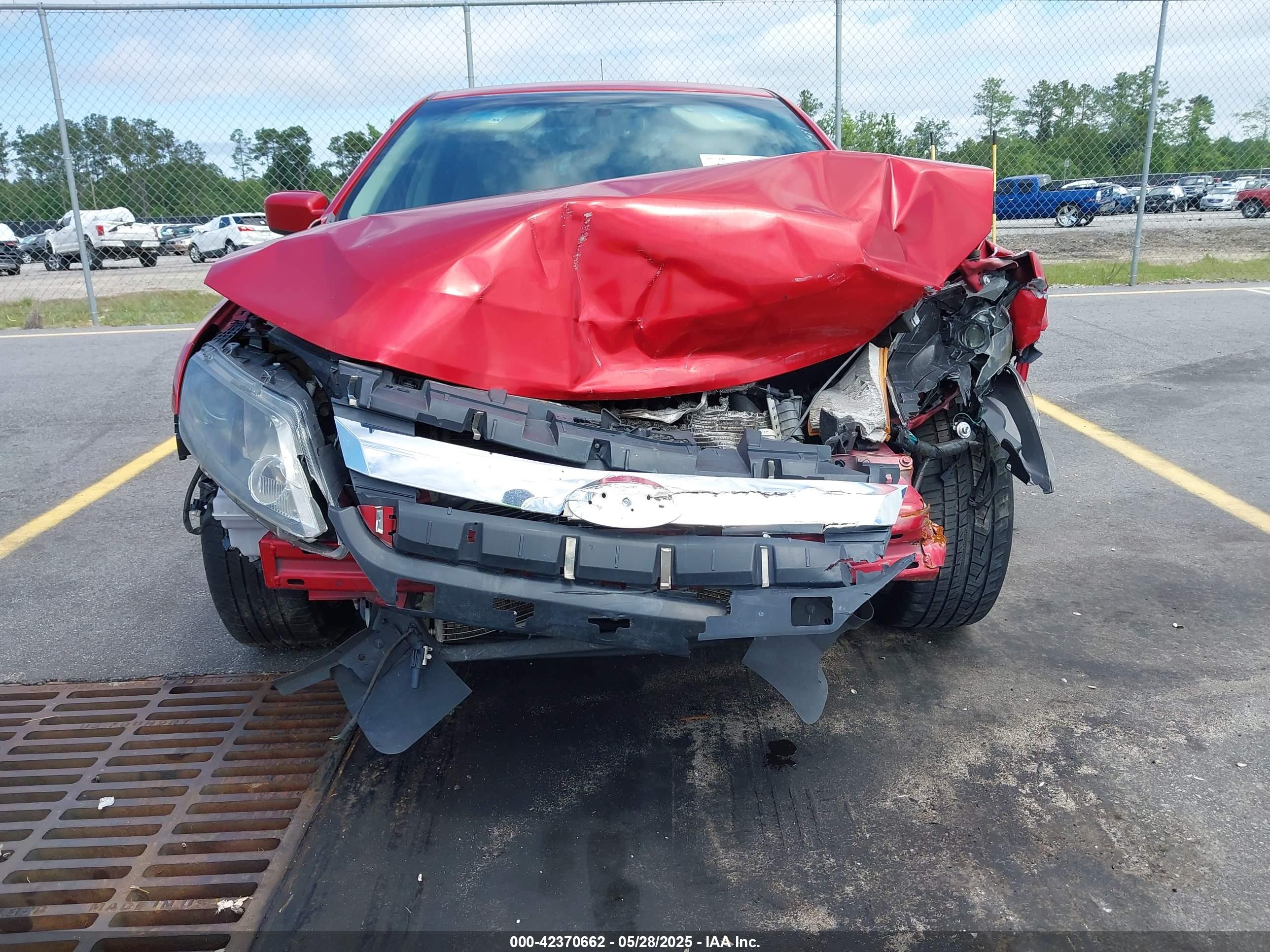 FORD FUSION image 6