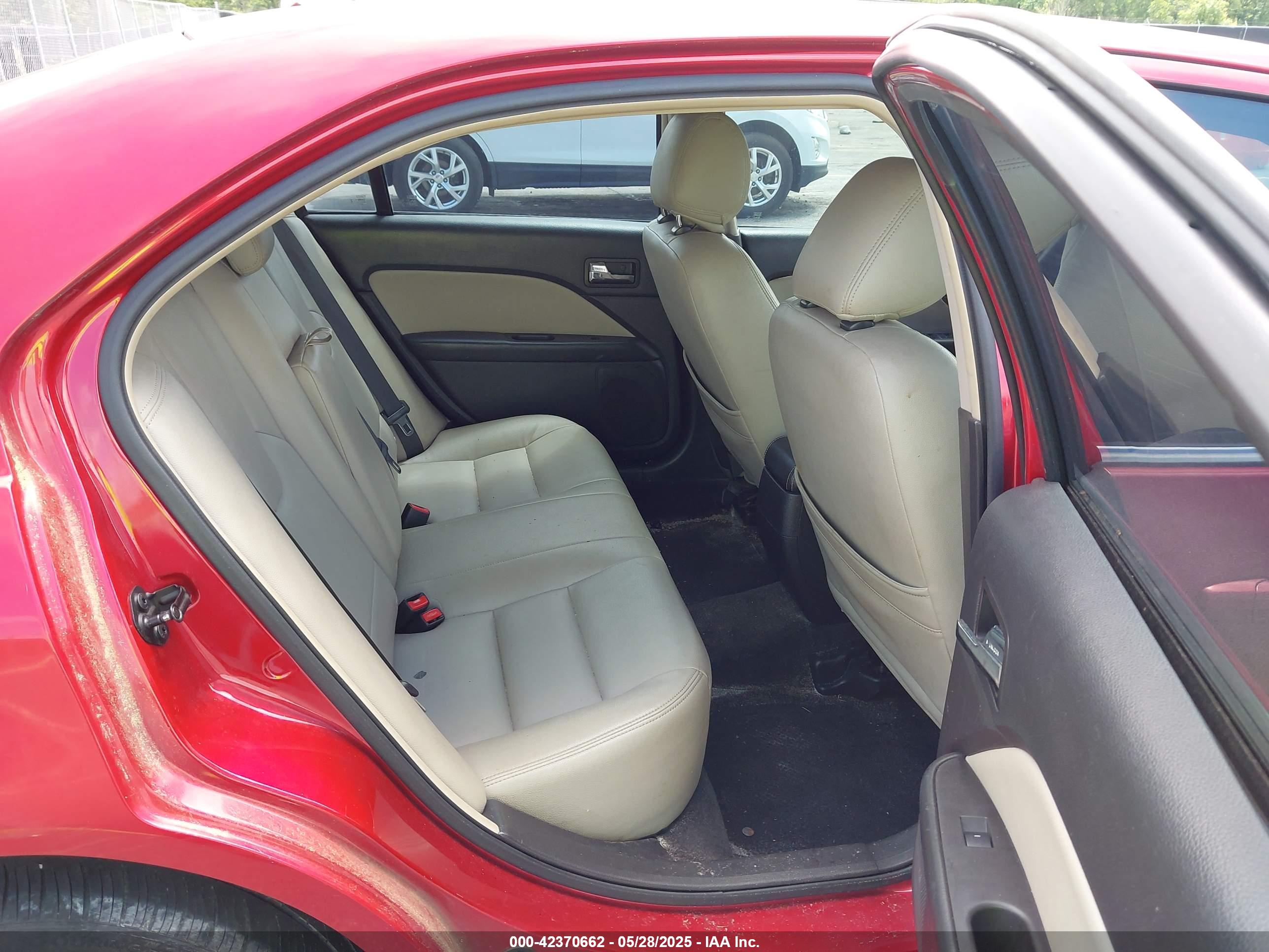 FORD FUSION image 8