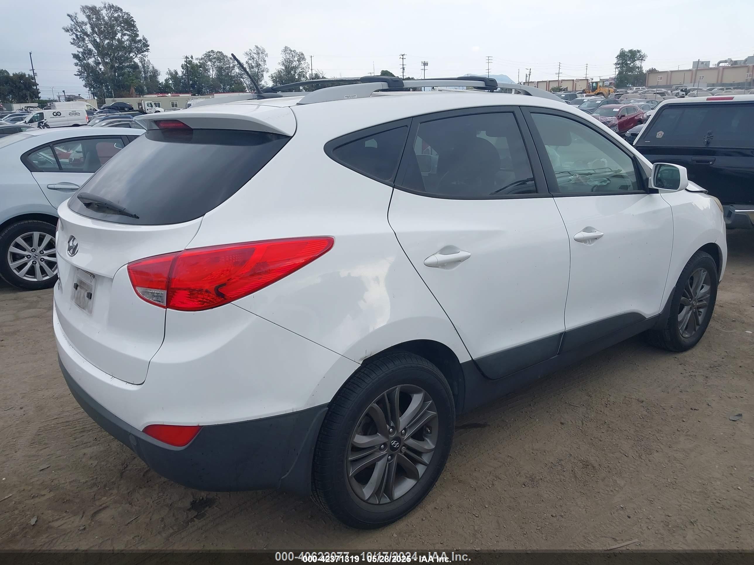 HYUNDAI TUCSON image 4