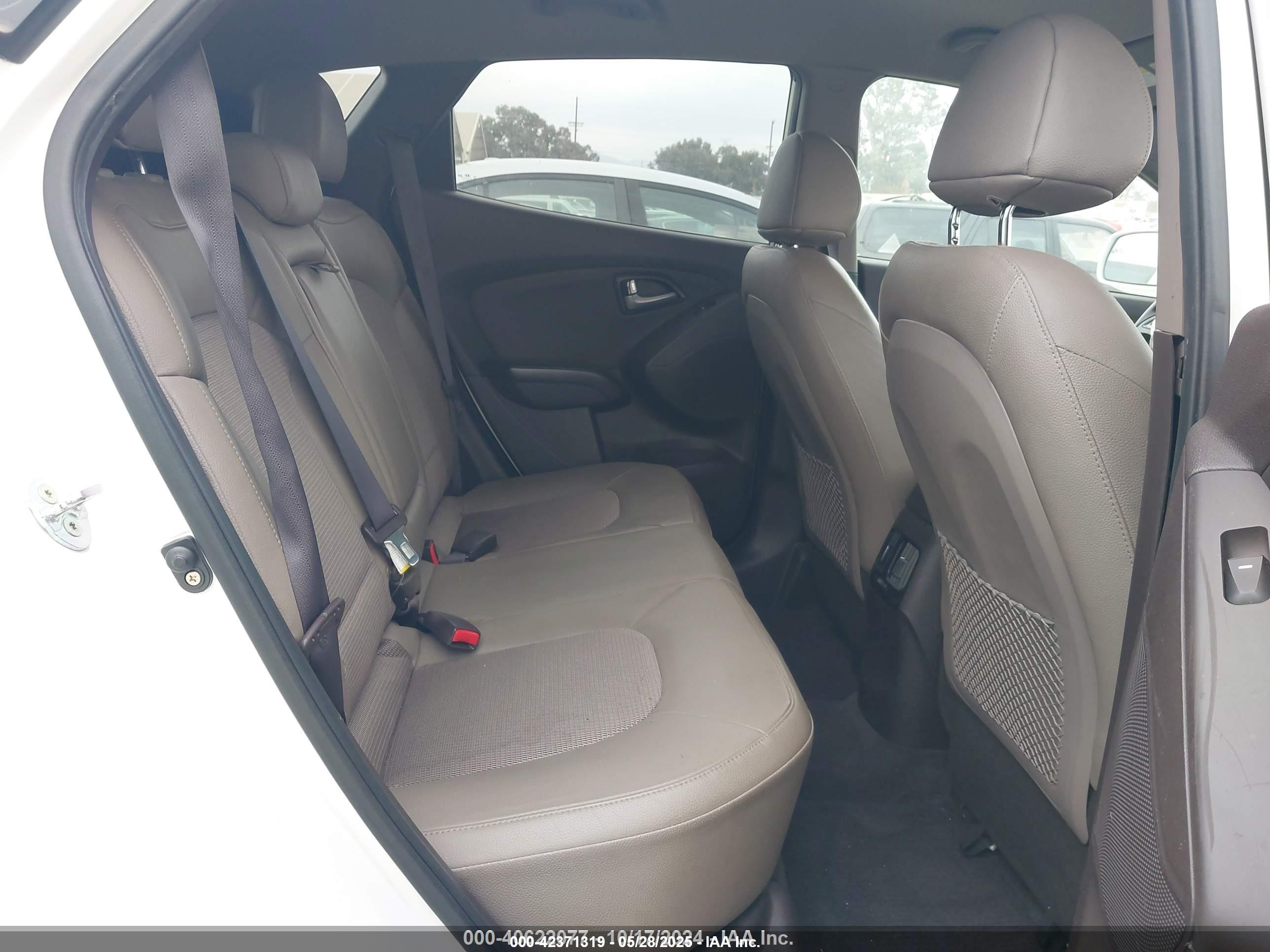 HYUNDAI TUCSON image 8