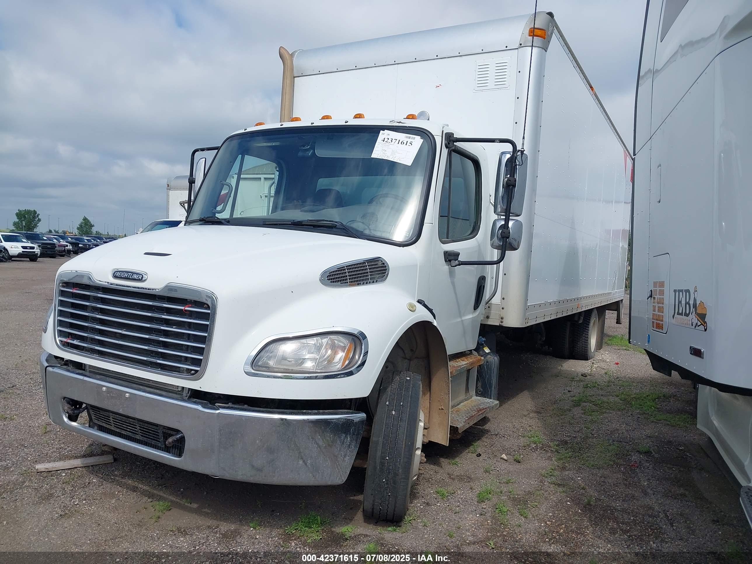 FREIGHTLINER M2 image 2