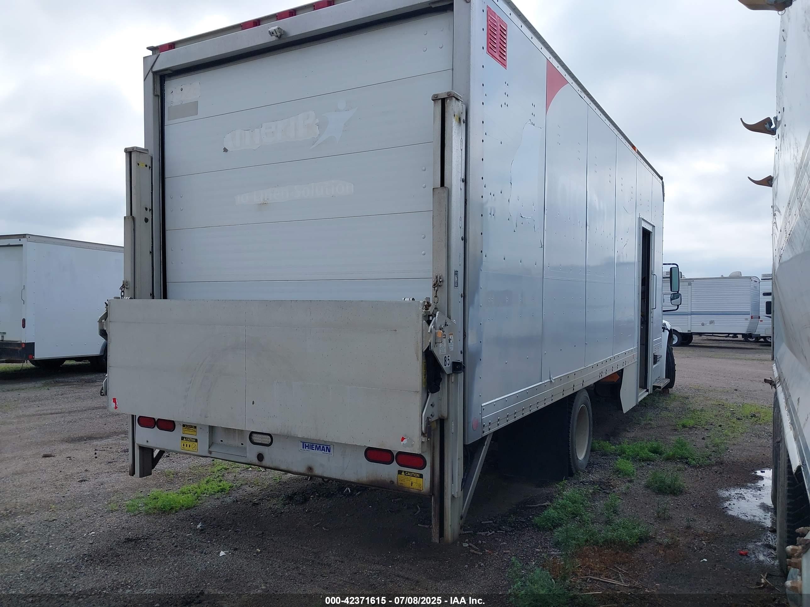 FREIGHTLINER M2 image 4