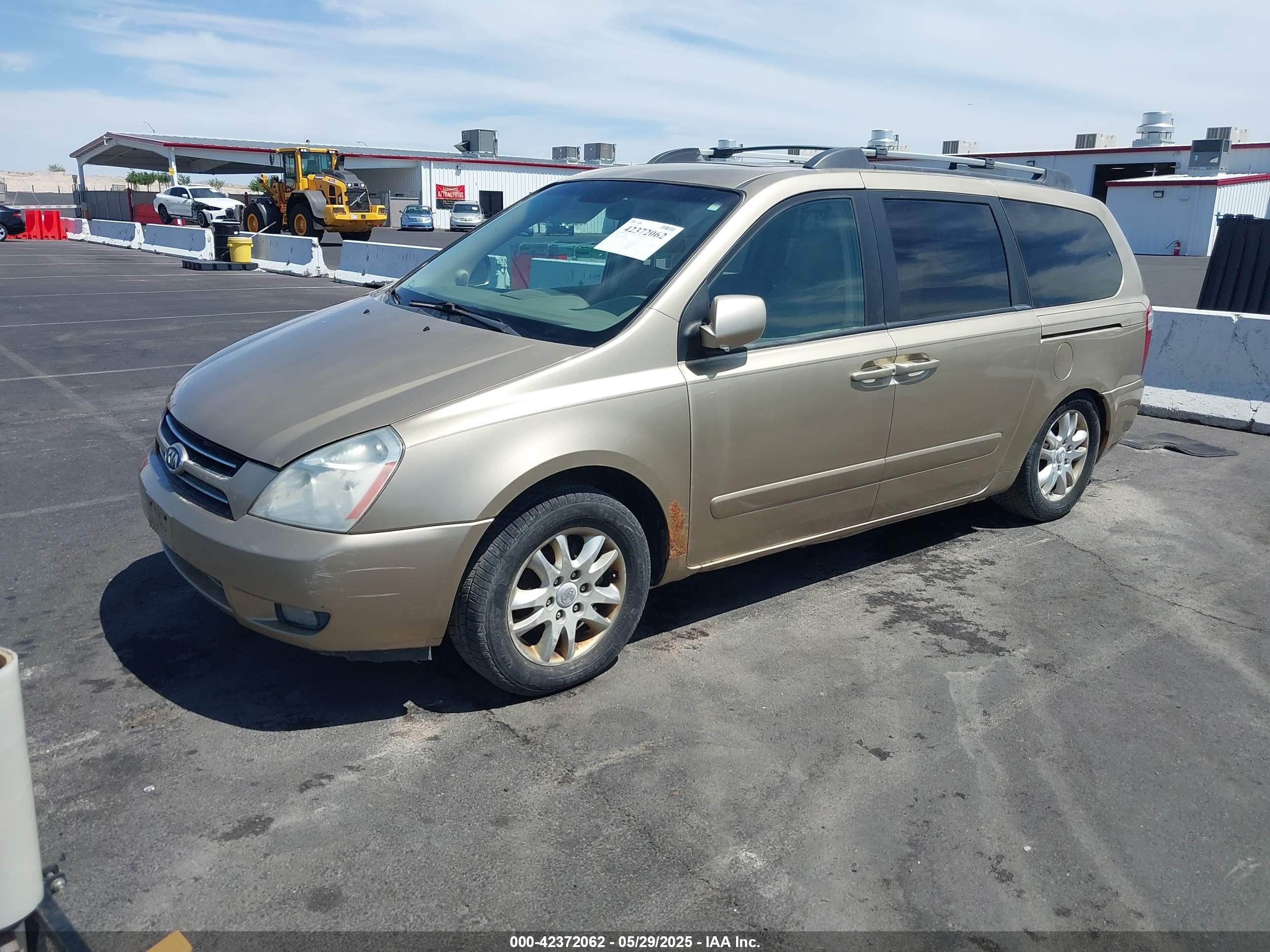 KIA SEDONA image 2