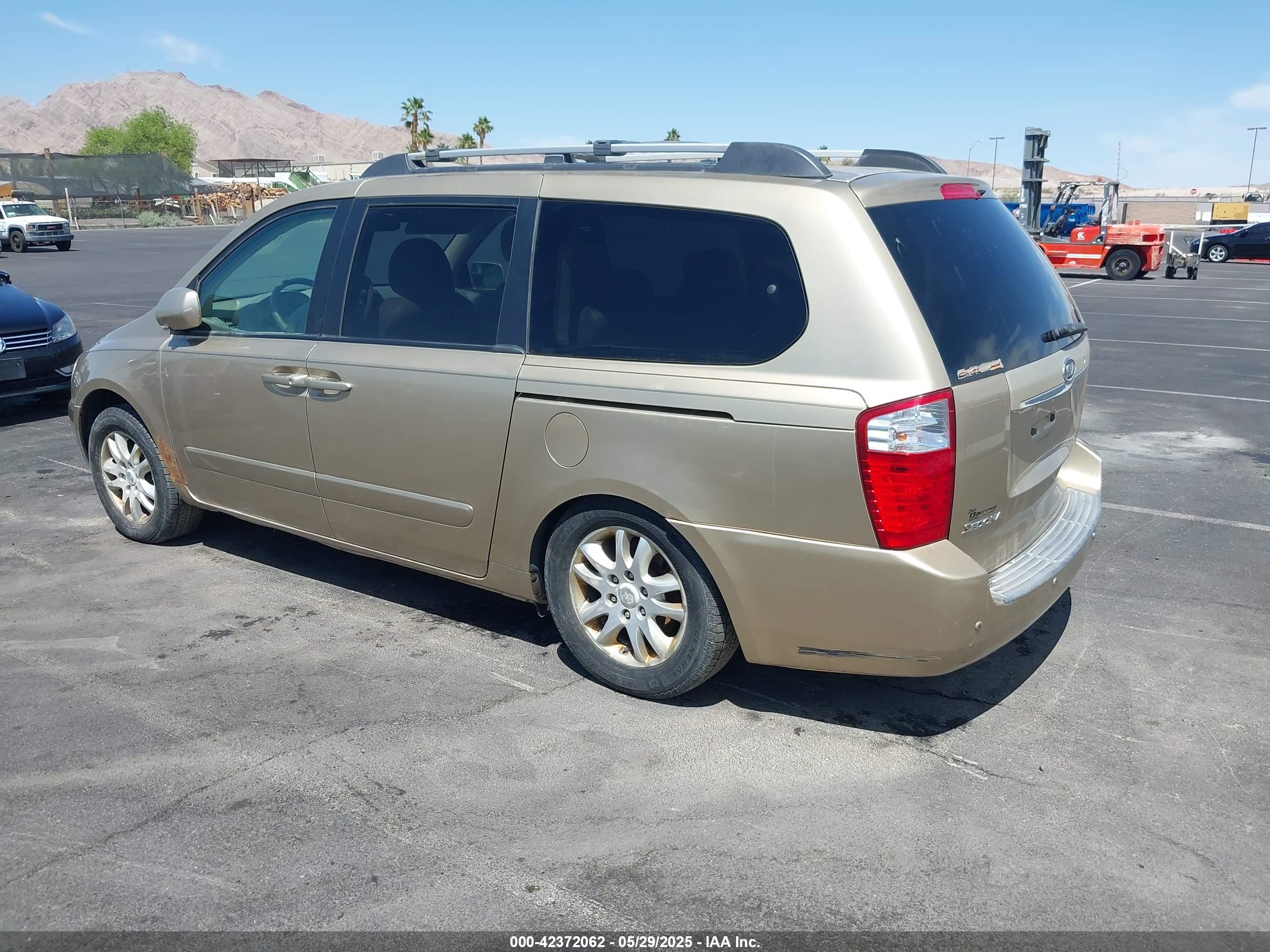 KIA SEDONA image 3