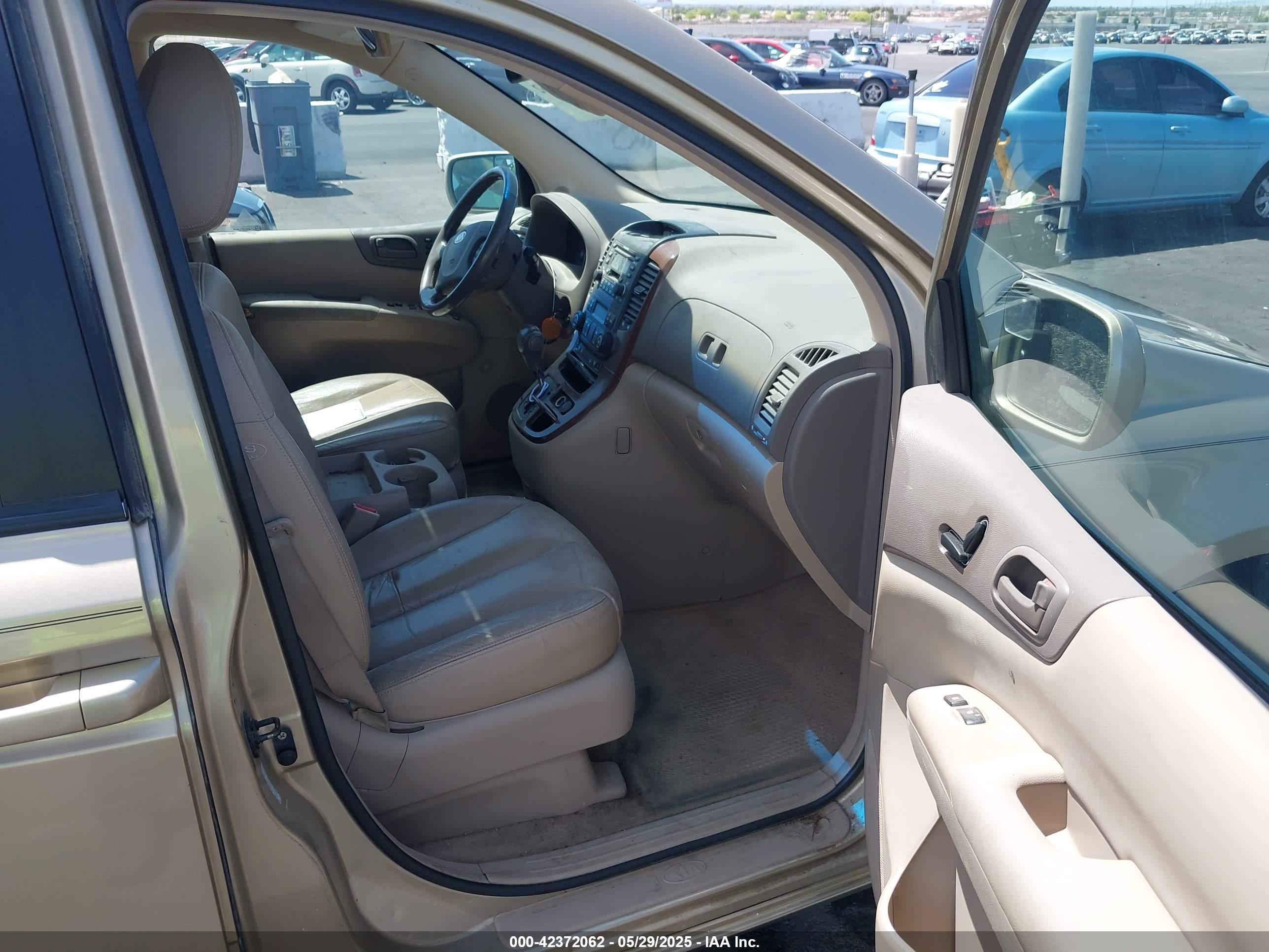 KIA SEDONA image 5