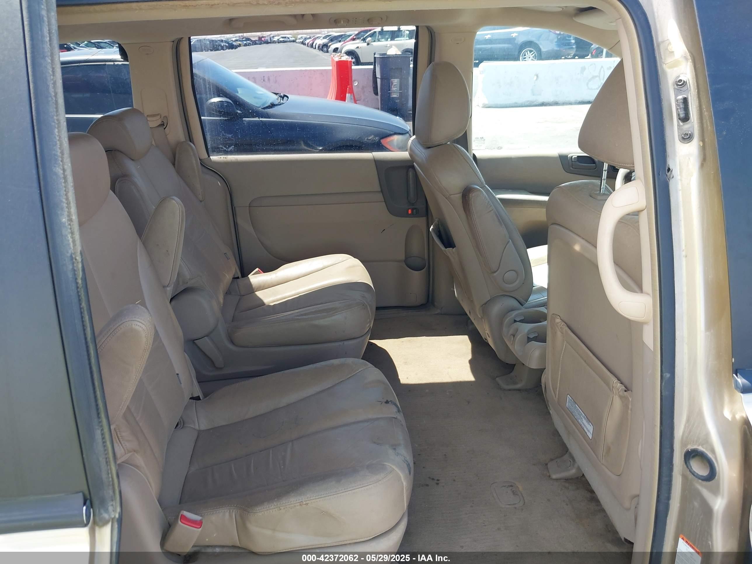 KIA SEDONA image 8