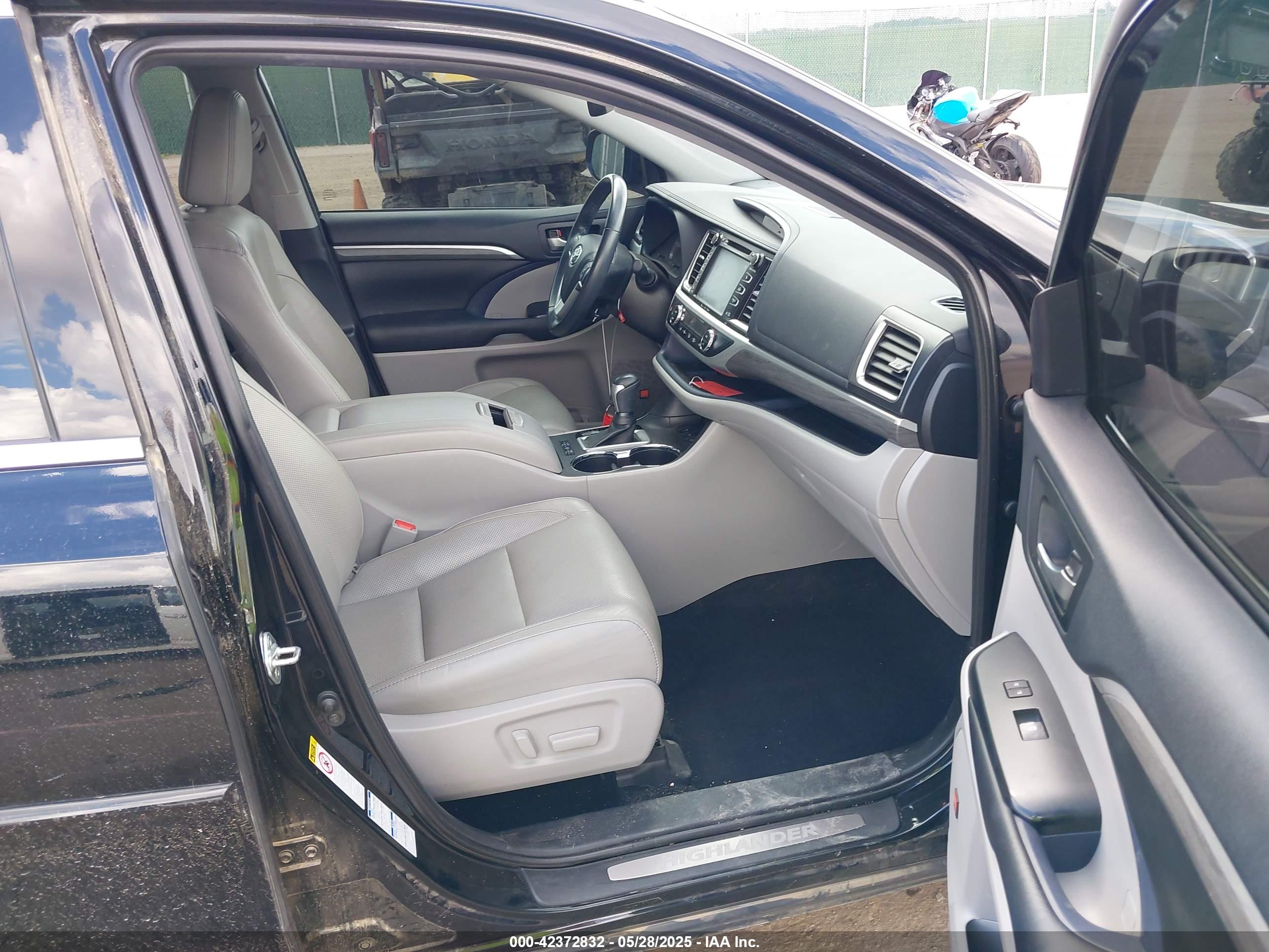 TOYOTA HIGHLANDER image 5