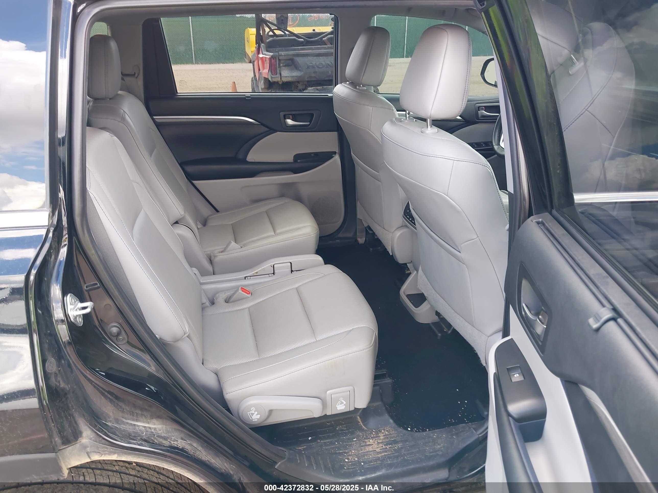 TOYOTA HIGHLANDER image 8