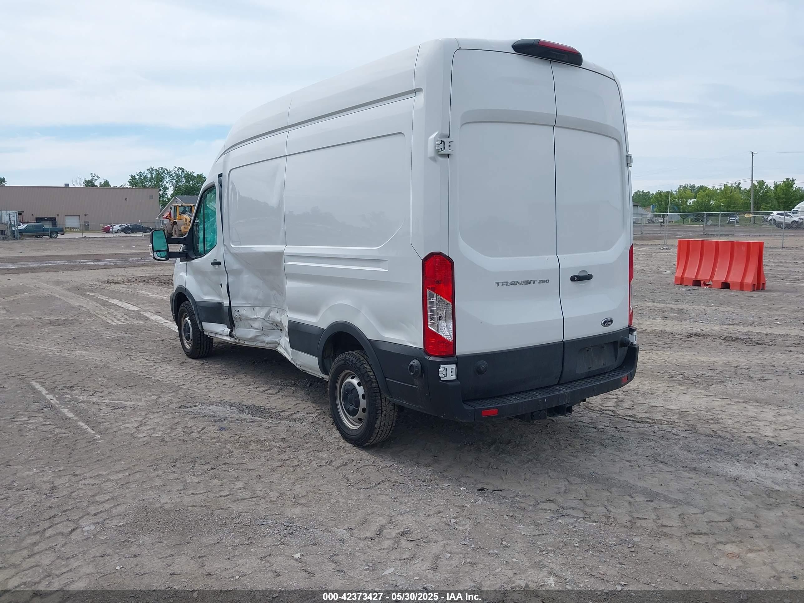 FORD TRANSIT-250 image 3