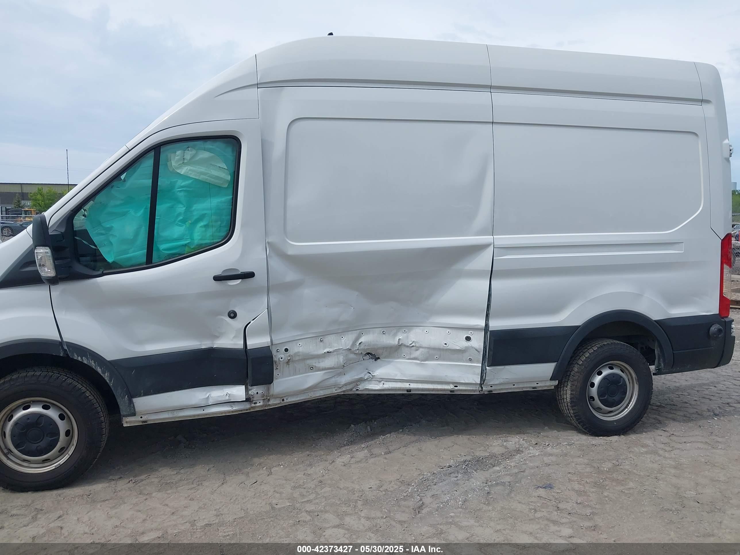 FORD TRANSIT-250 image 6