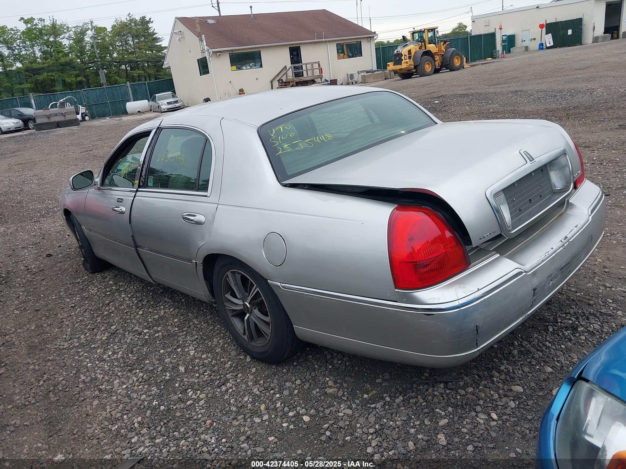 LINCOLN TOWN image 3