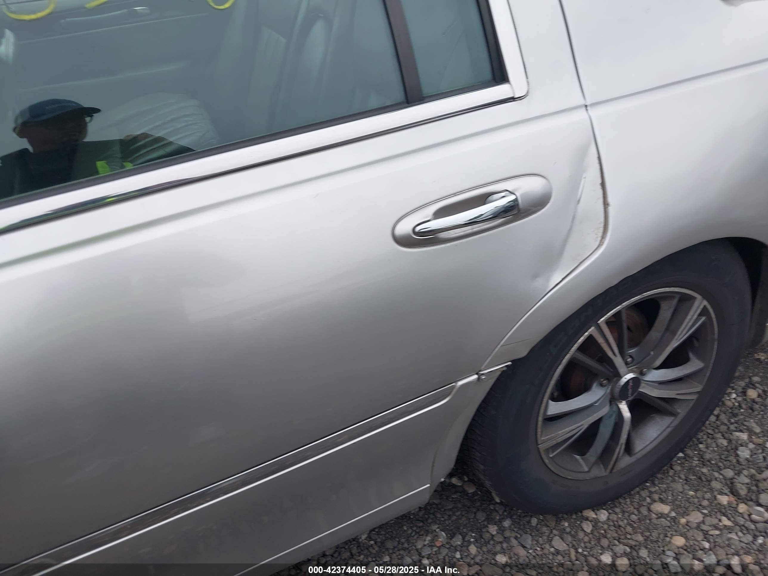 LINCOLN TOWN image 6