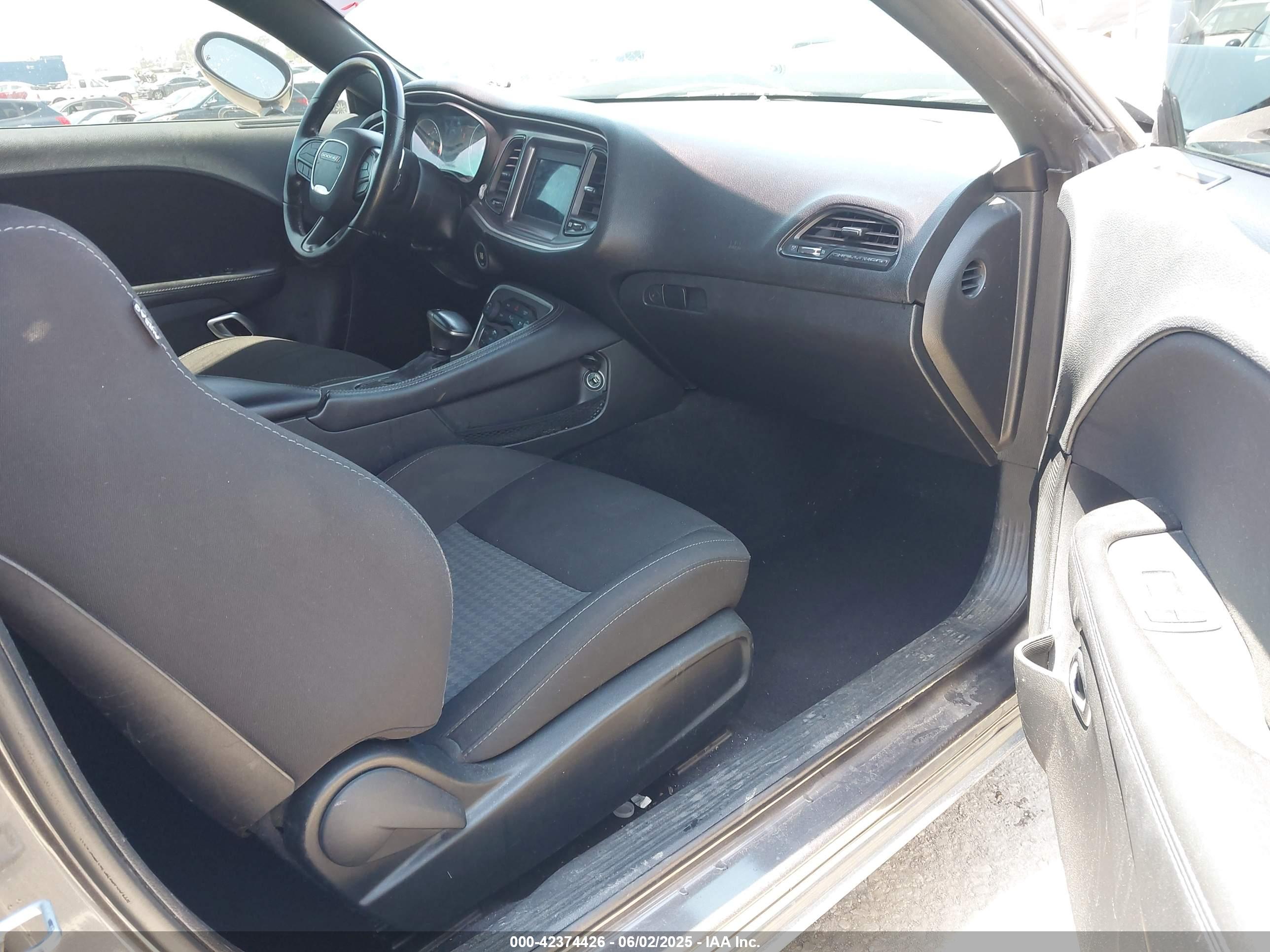 DODGE CHALLENGER image 5