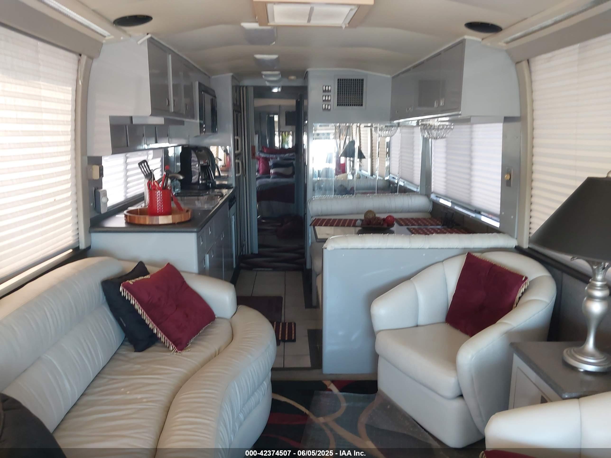 PREVOST MOTORHOME image 8