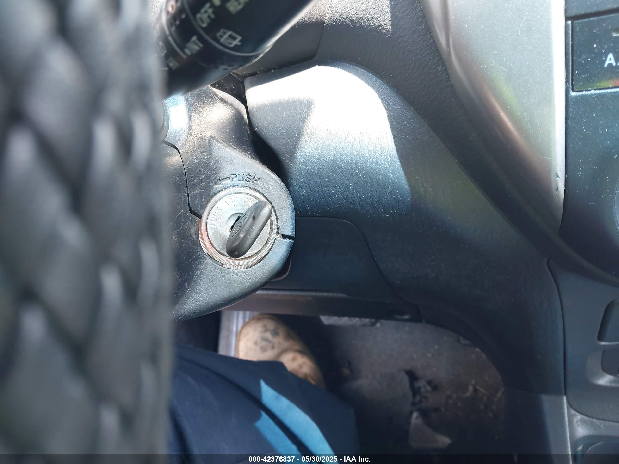 TOYOTA RAV4 image 11
