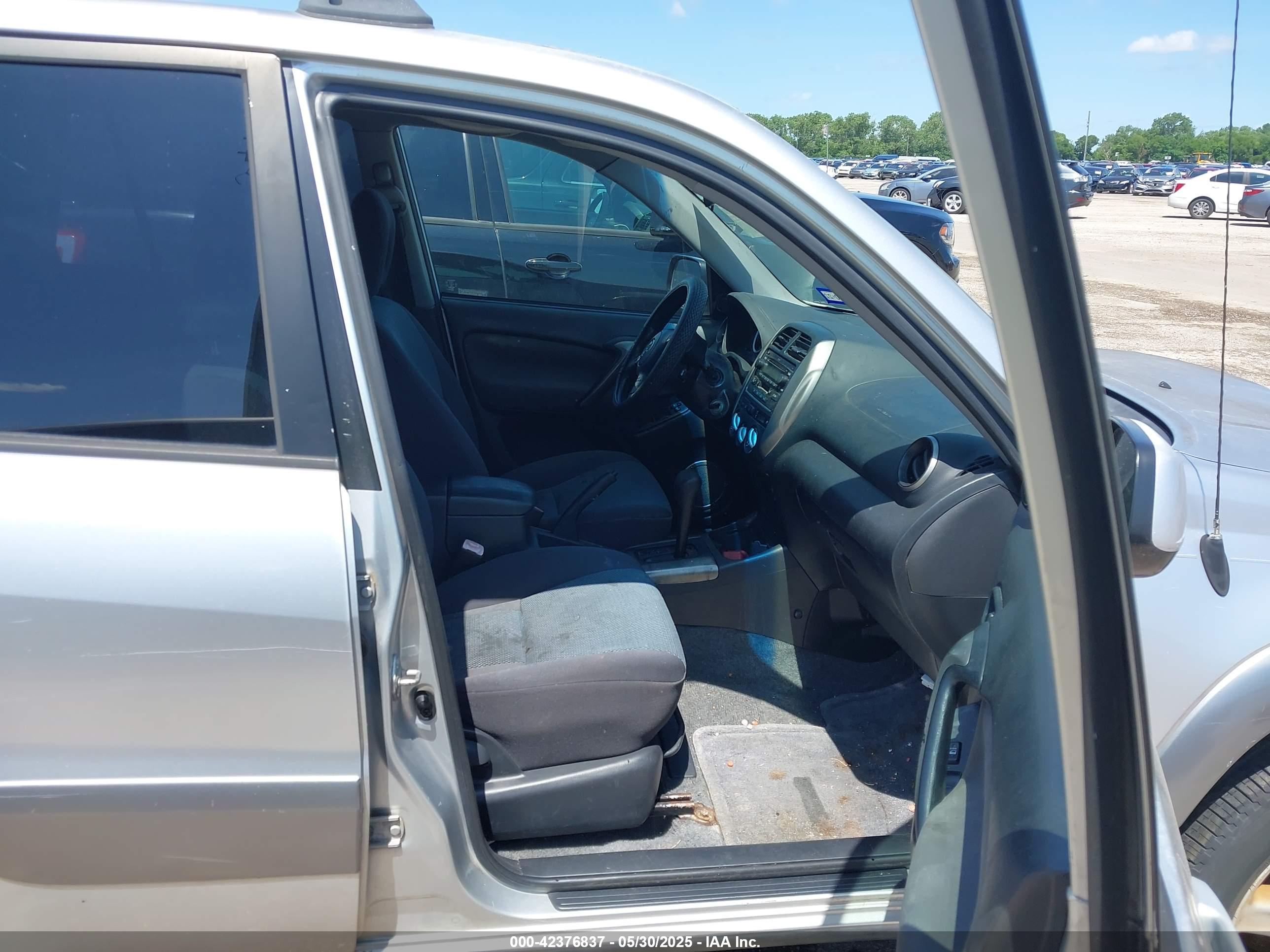TOYOTA RAV4 image 5