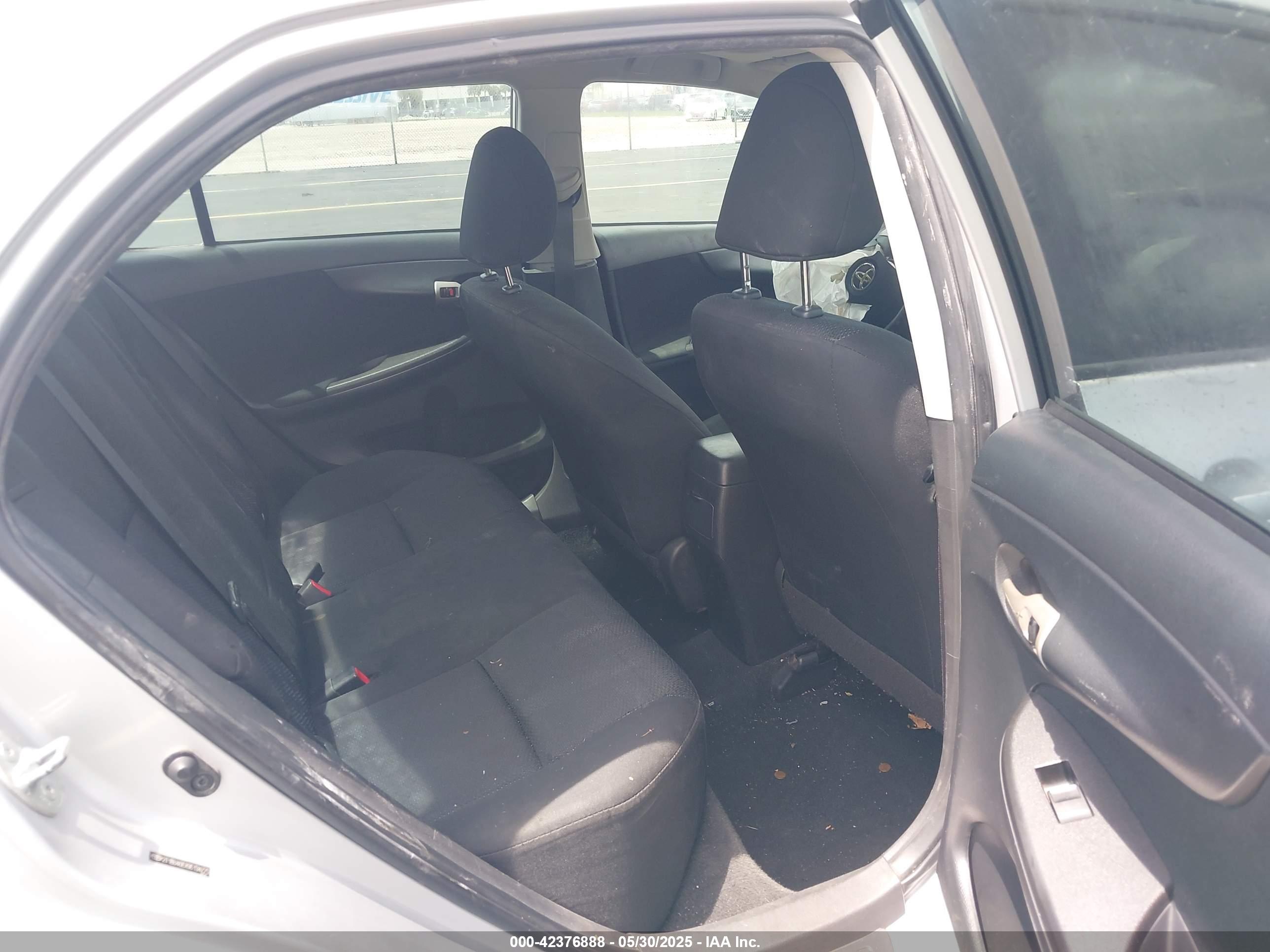 TOYOTA COROLLA image 8