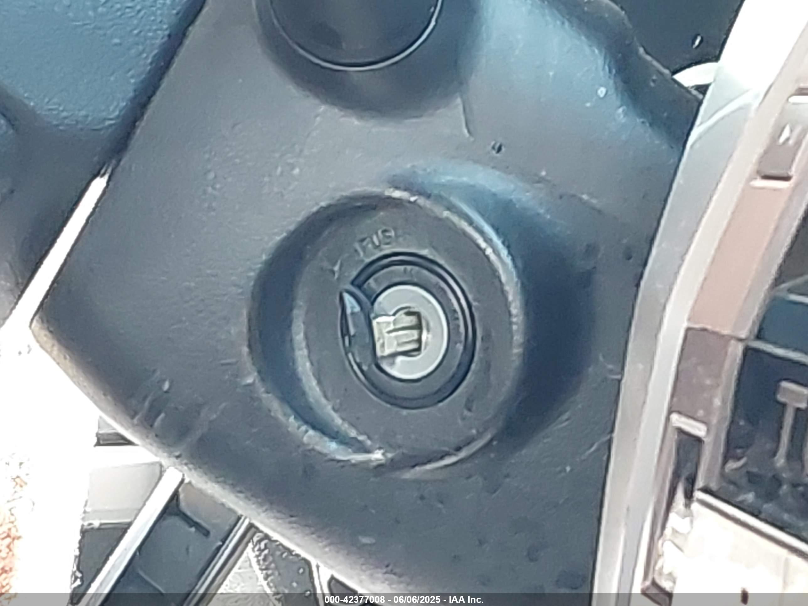 TOYOTA TUNDRA image 11