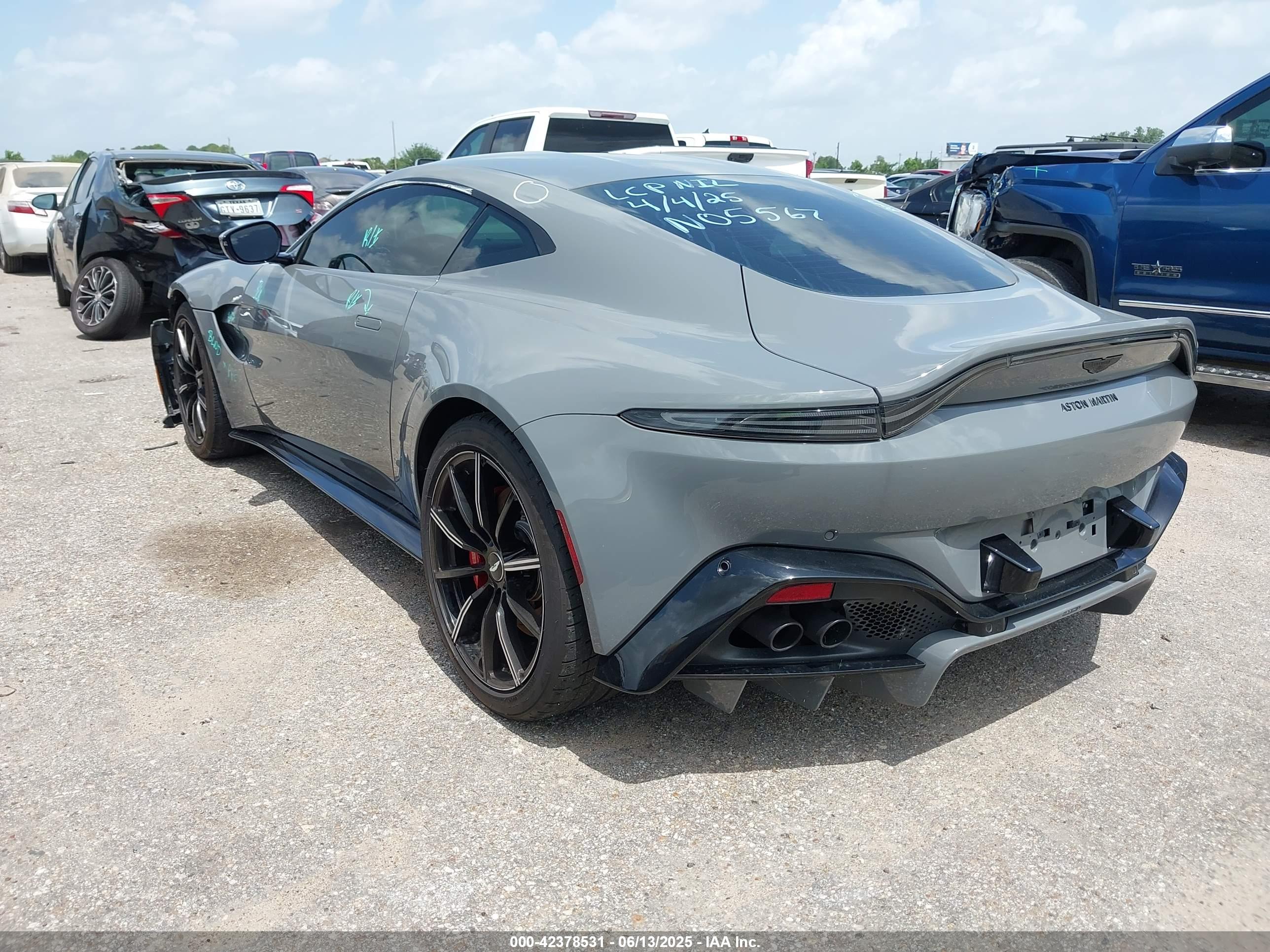 ASTON MARTIN image 3