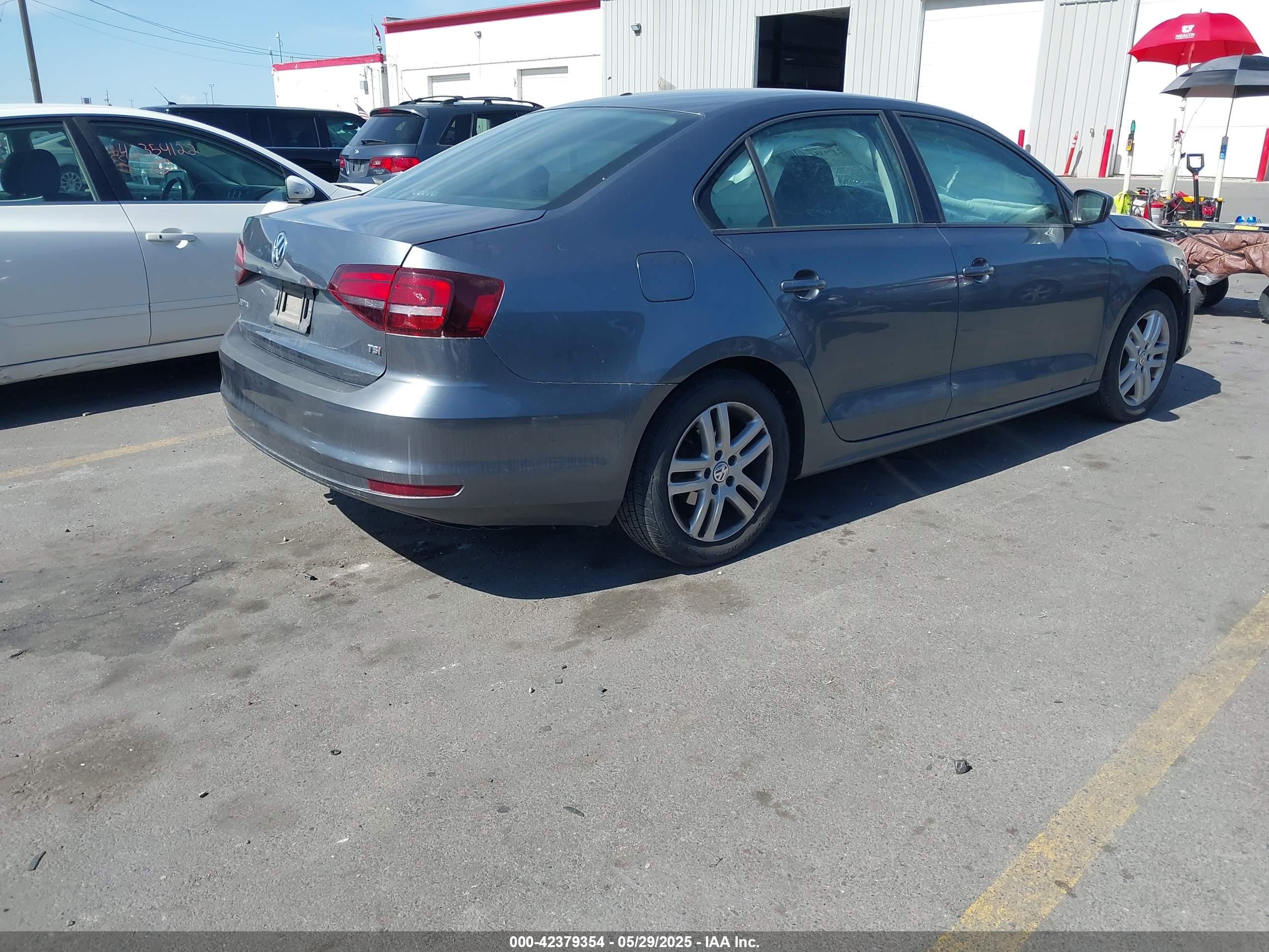 VOLKSWAGEN JETTA image 4