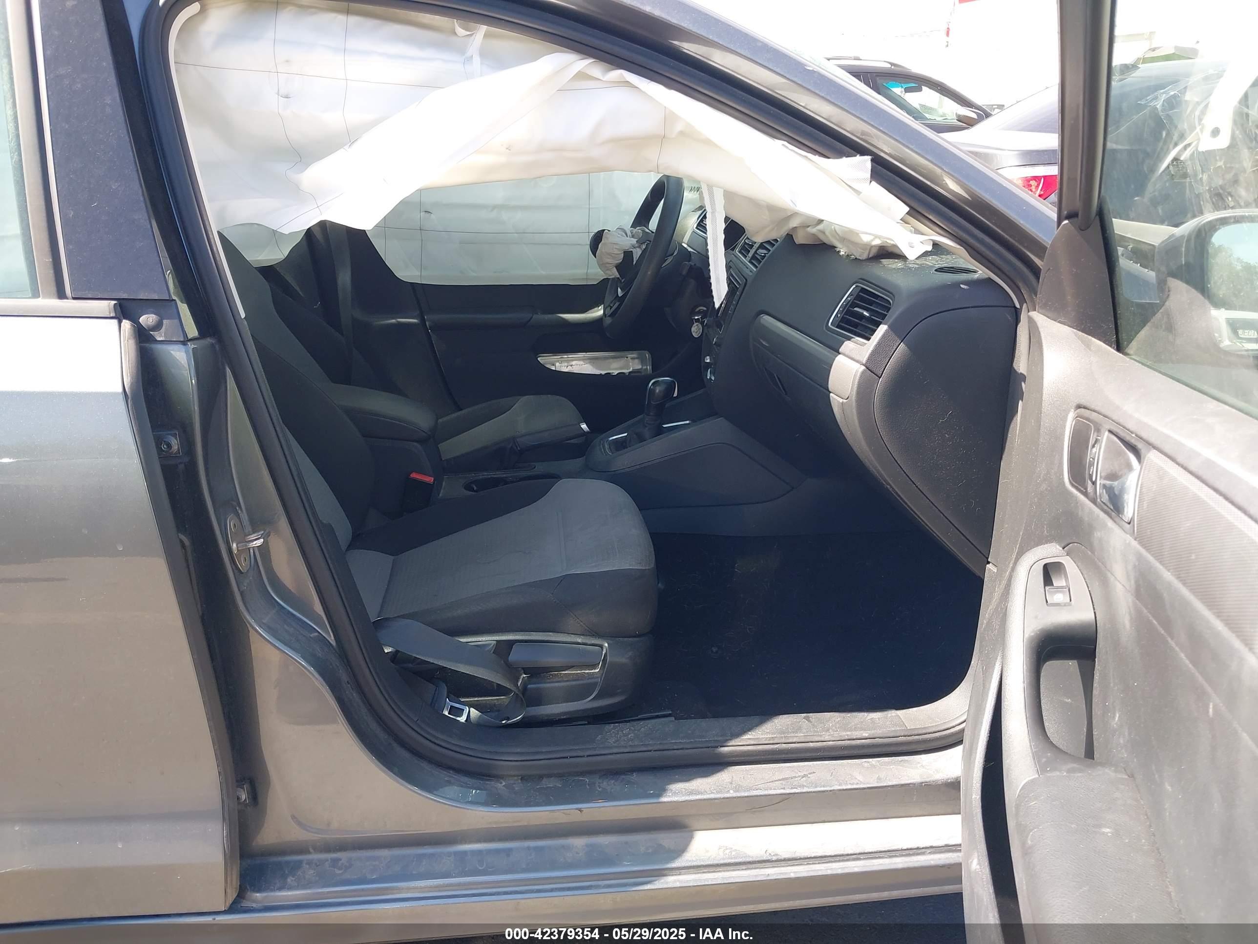 VOLKSWAGEN JETTA image 5